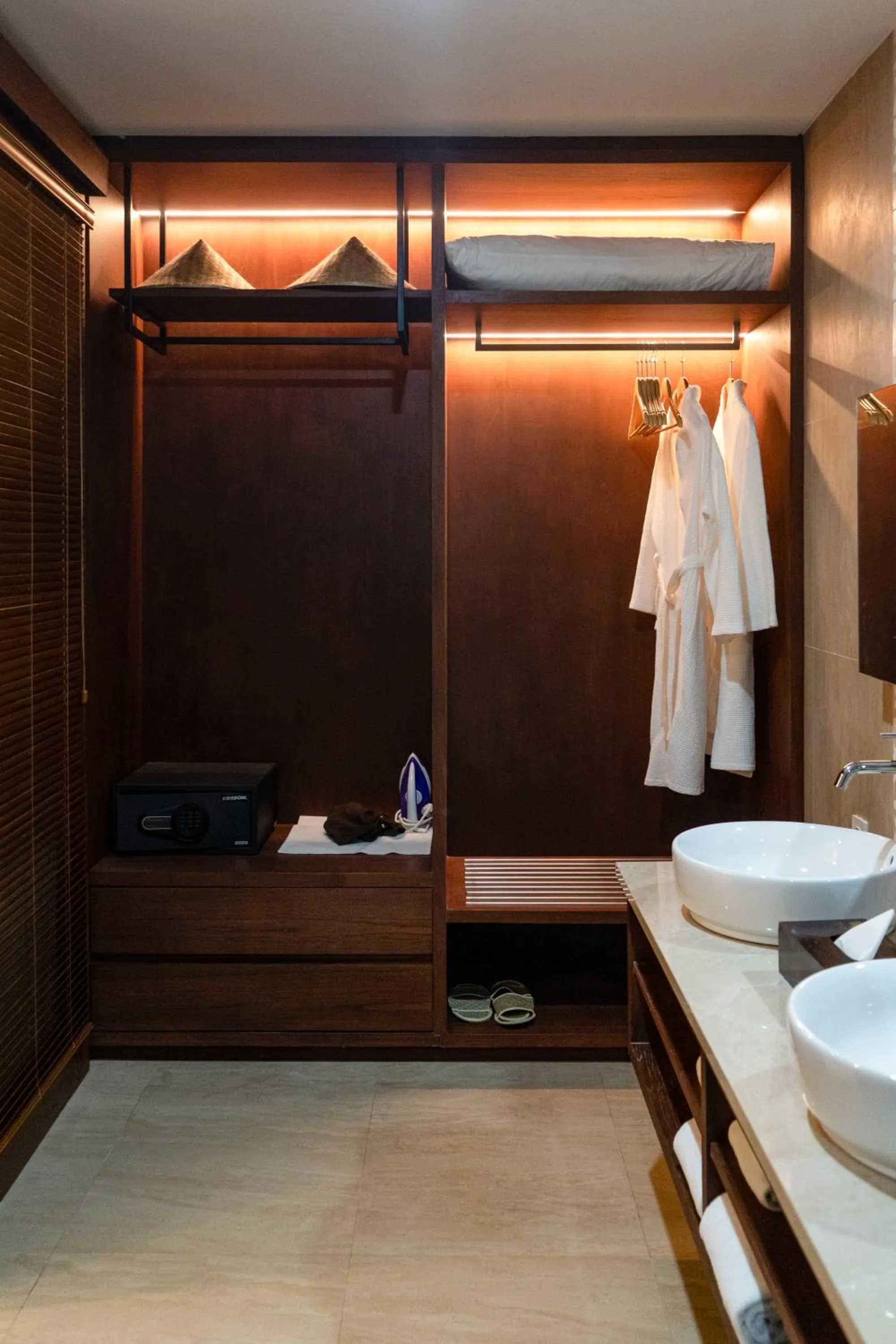 wardrobe in Svarga Bebek Villas