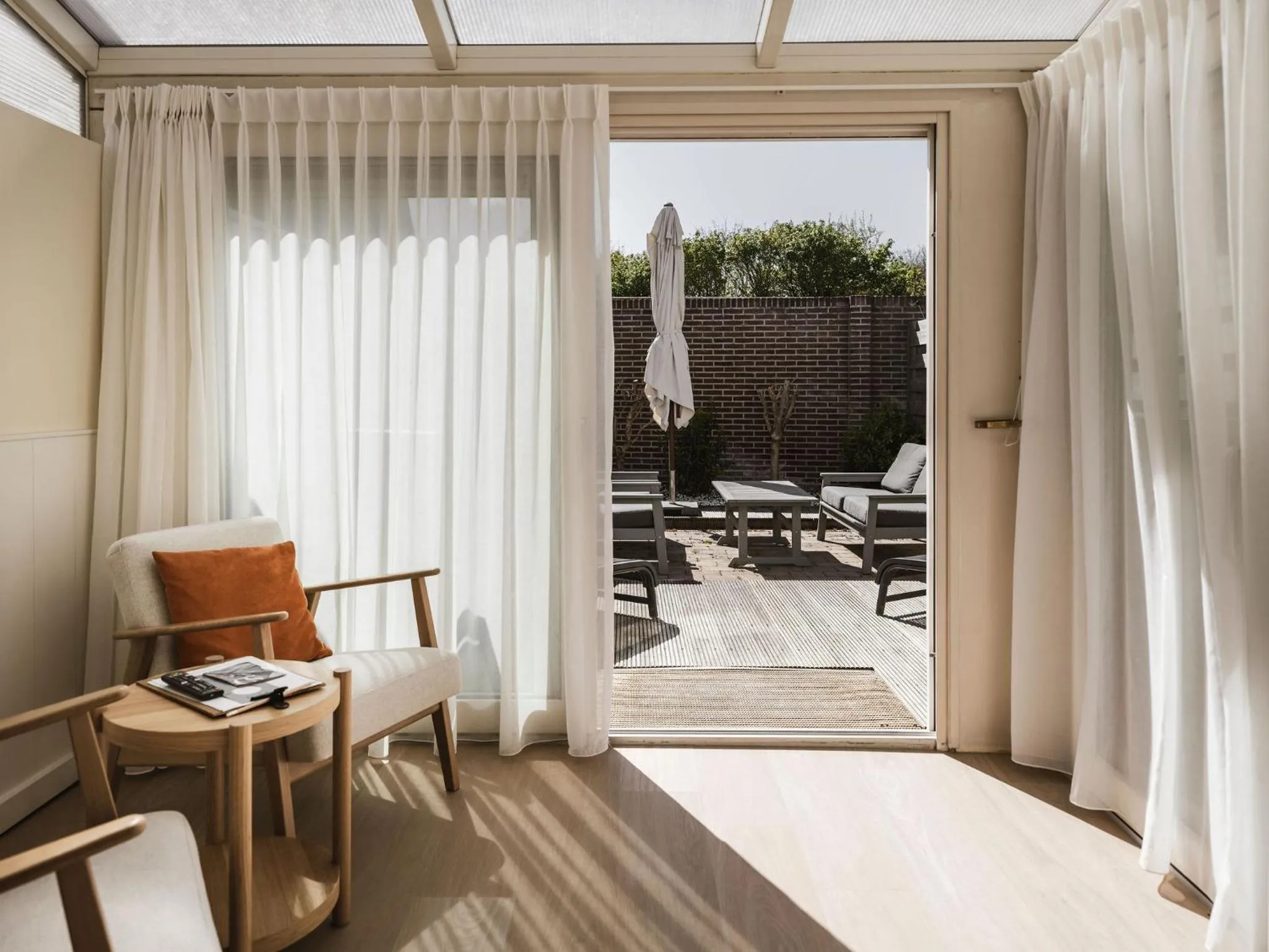 Garden in Strandhotel Domburg - Next Door