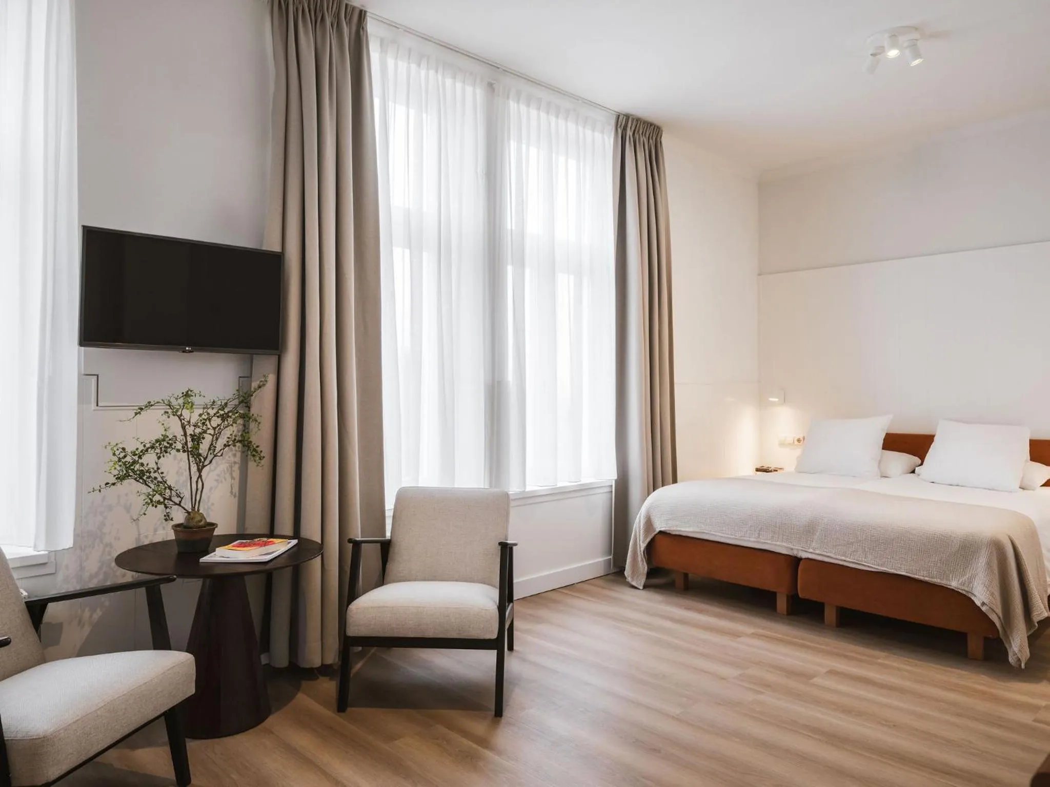 Bedroom, Bed in Strandhotel Domburg - Next Door