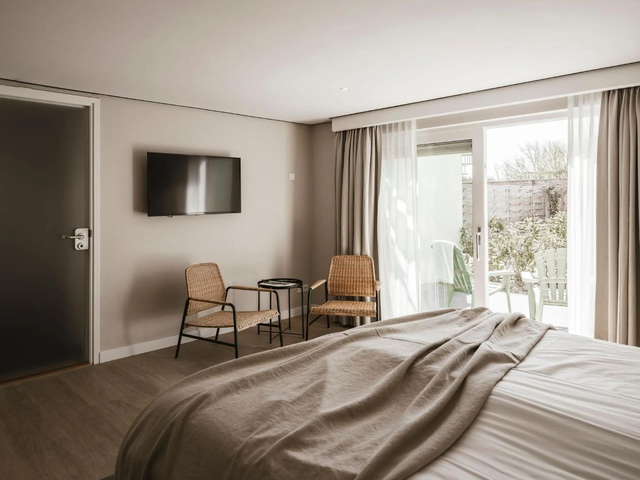 Patio, Bed in Strandhotel Domburg - Next Door