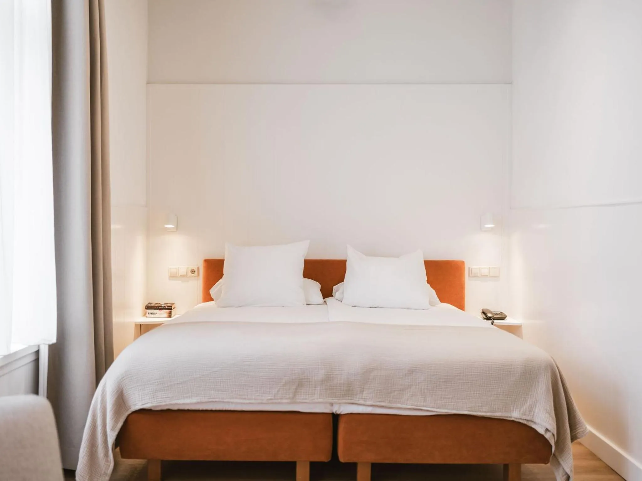 Bed in Strandhotel Domburg - Next Door