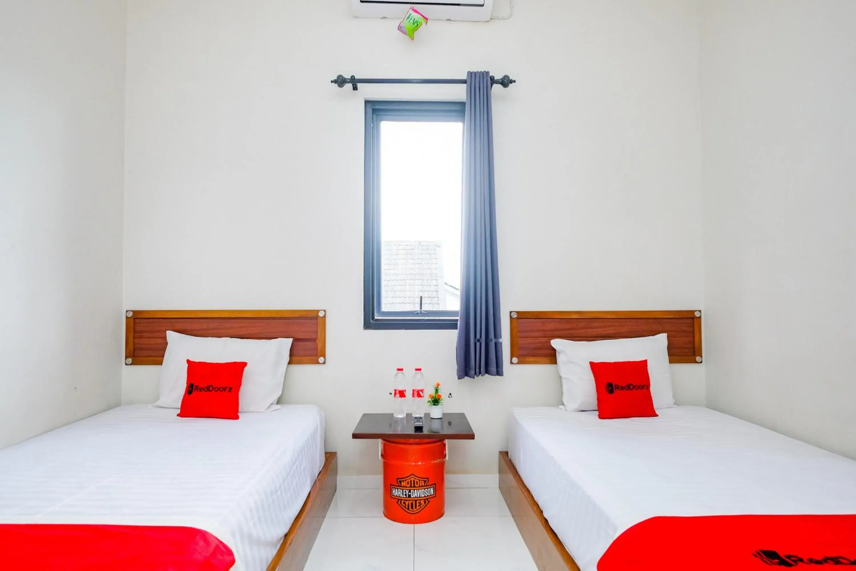 Standard Twin Room in RedDoorz Syariah Near Stasiun Purwokerto Standard Twin Room in RedDoorz Syariah Near Stasiun Purwokerto