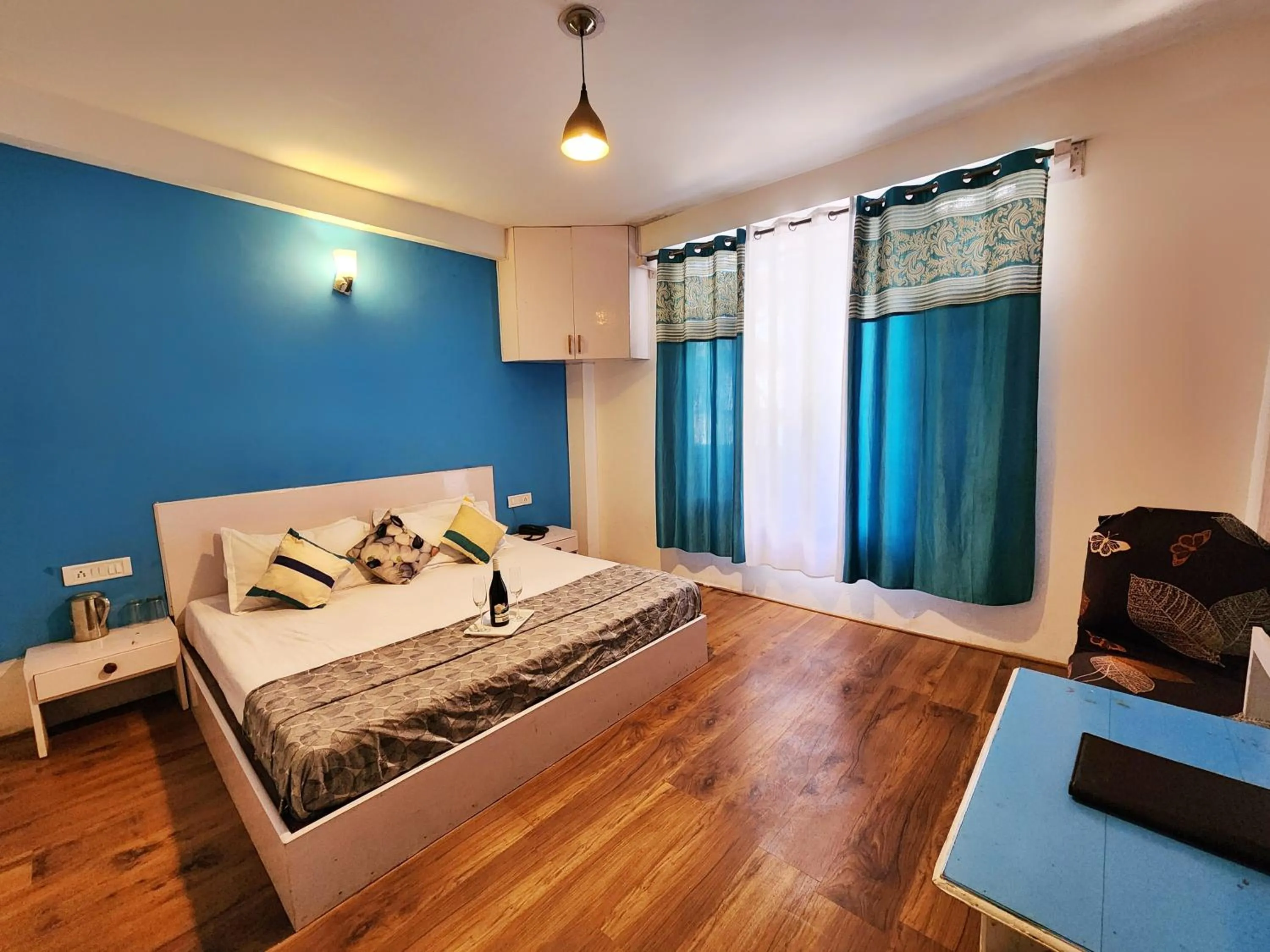 Photo of the whole room in Page 3 - A Riverside Hotel and Bar