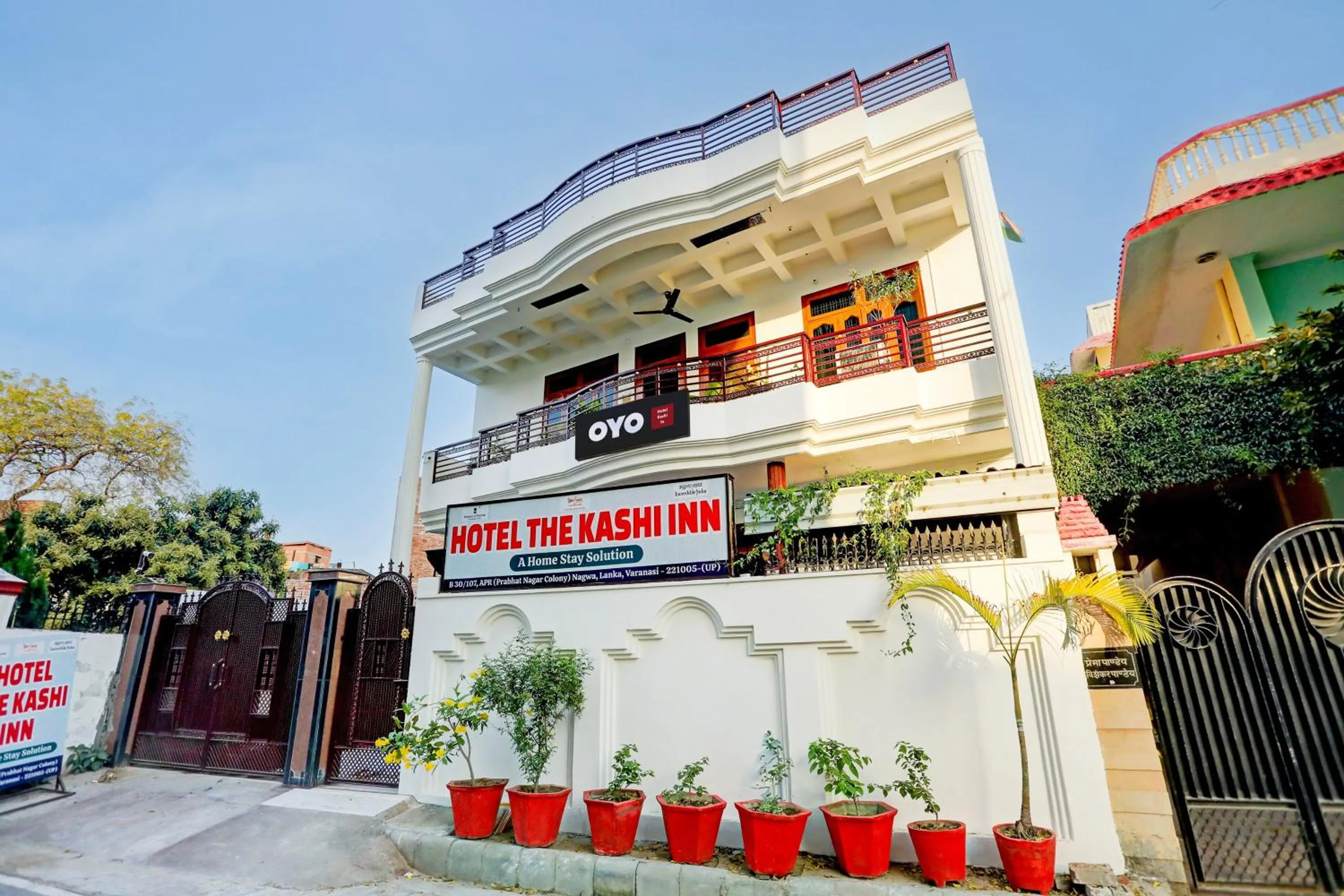 Facade/entrance in Hotel O Kashi Inn