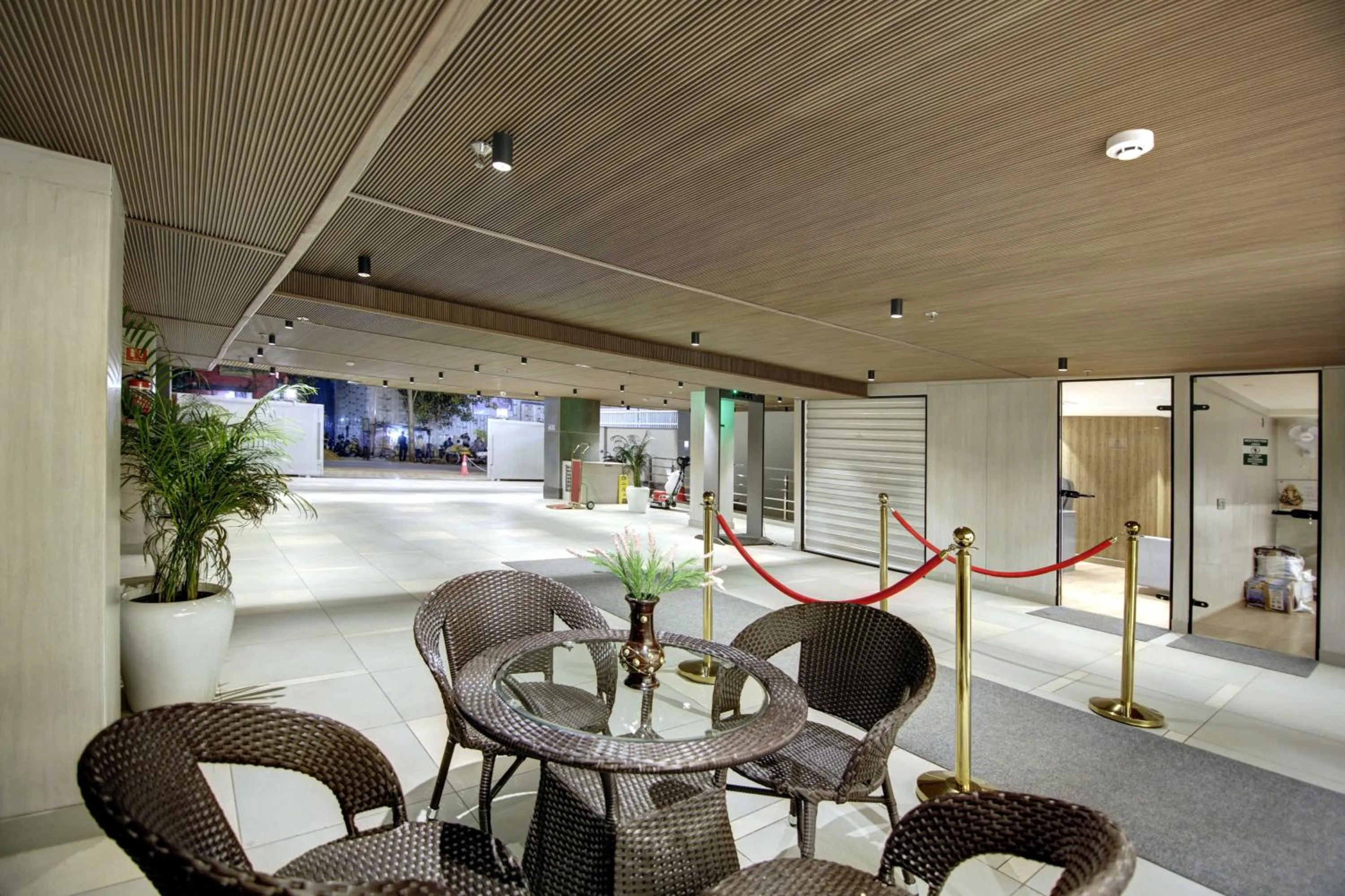 Facade/entrance in East Park Inn