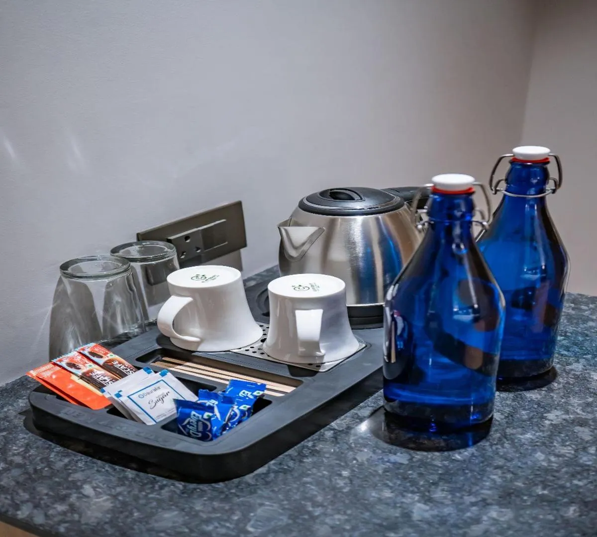 Coffee/tea facilities in East Park Inn