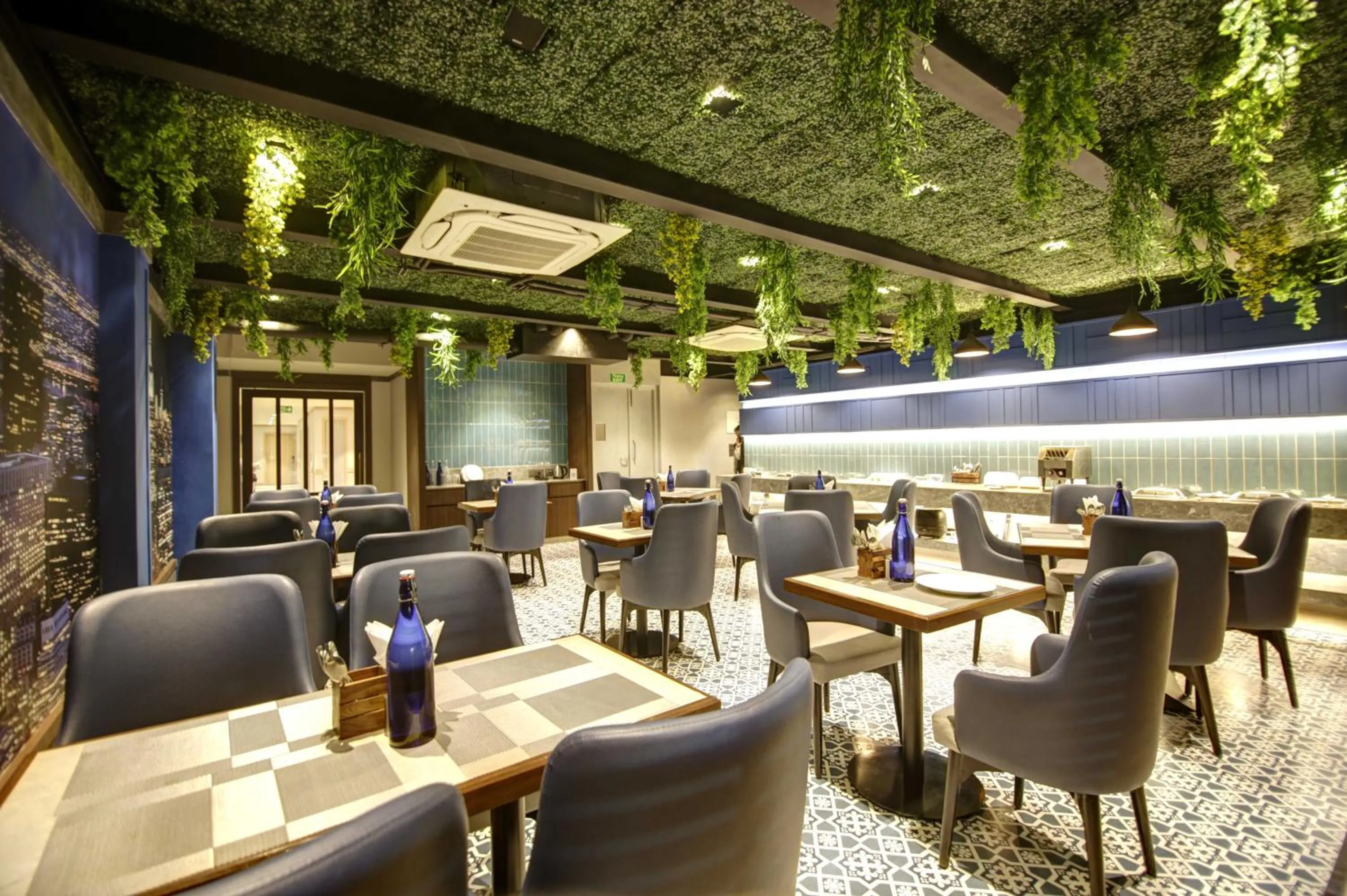 Restaurant/places to eat in East Park Inn