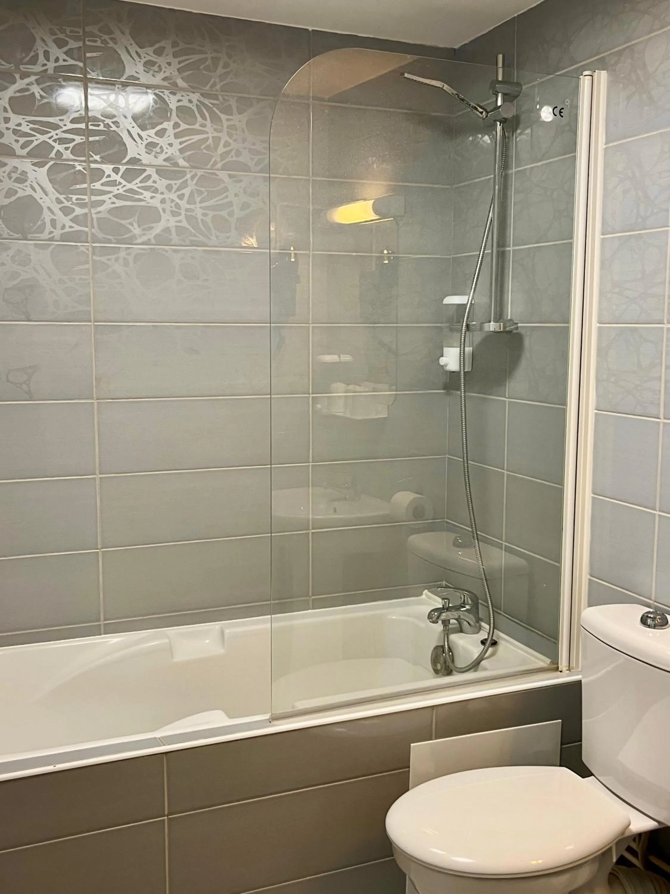 Shower in Armor Hotel