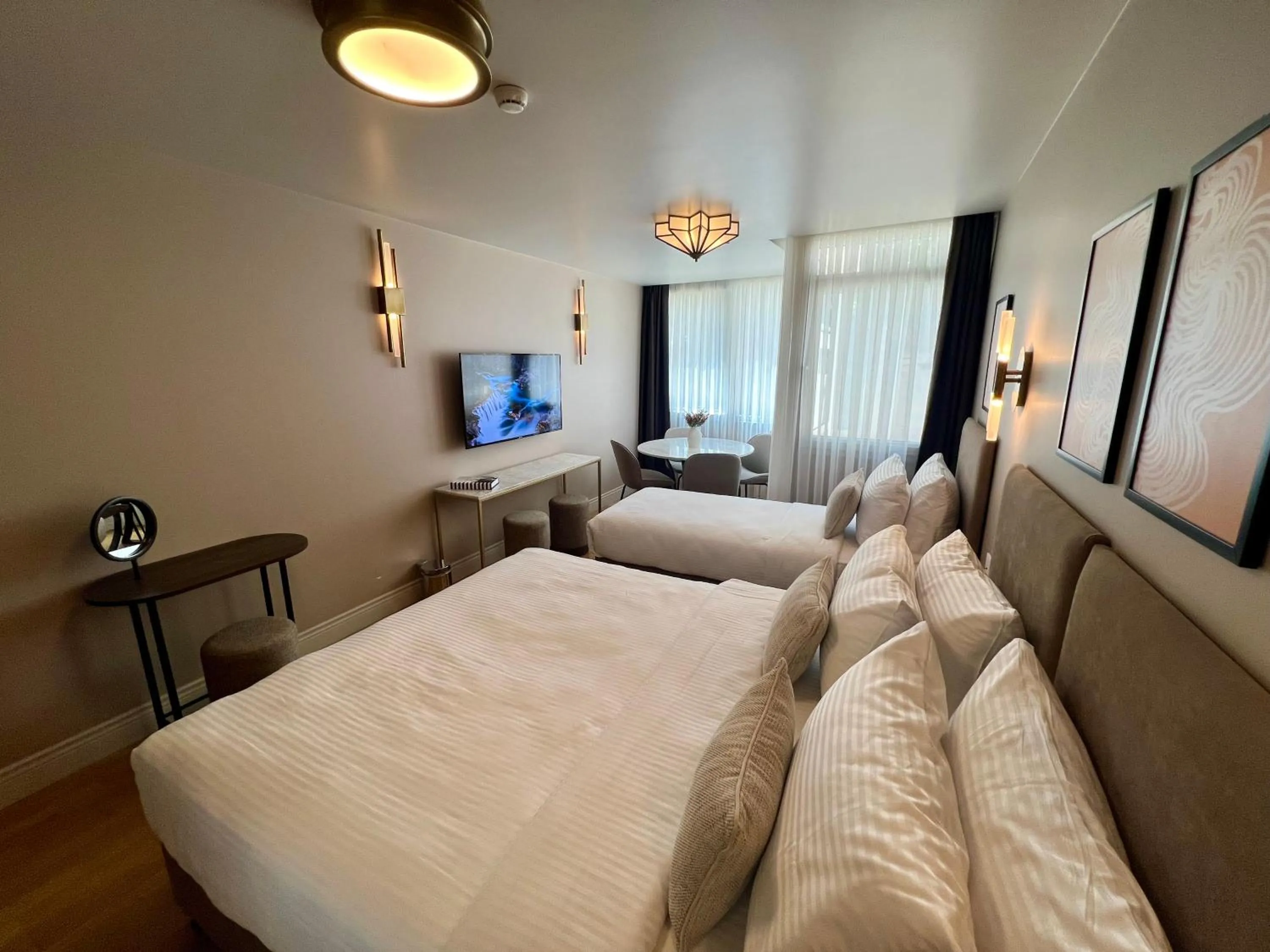 Bed in Weingart Suites Hotel