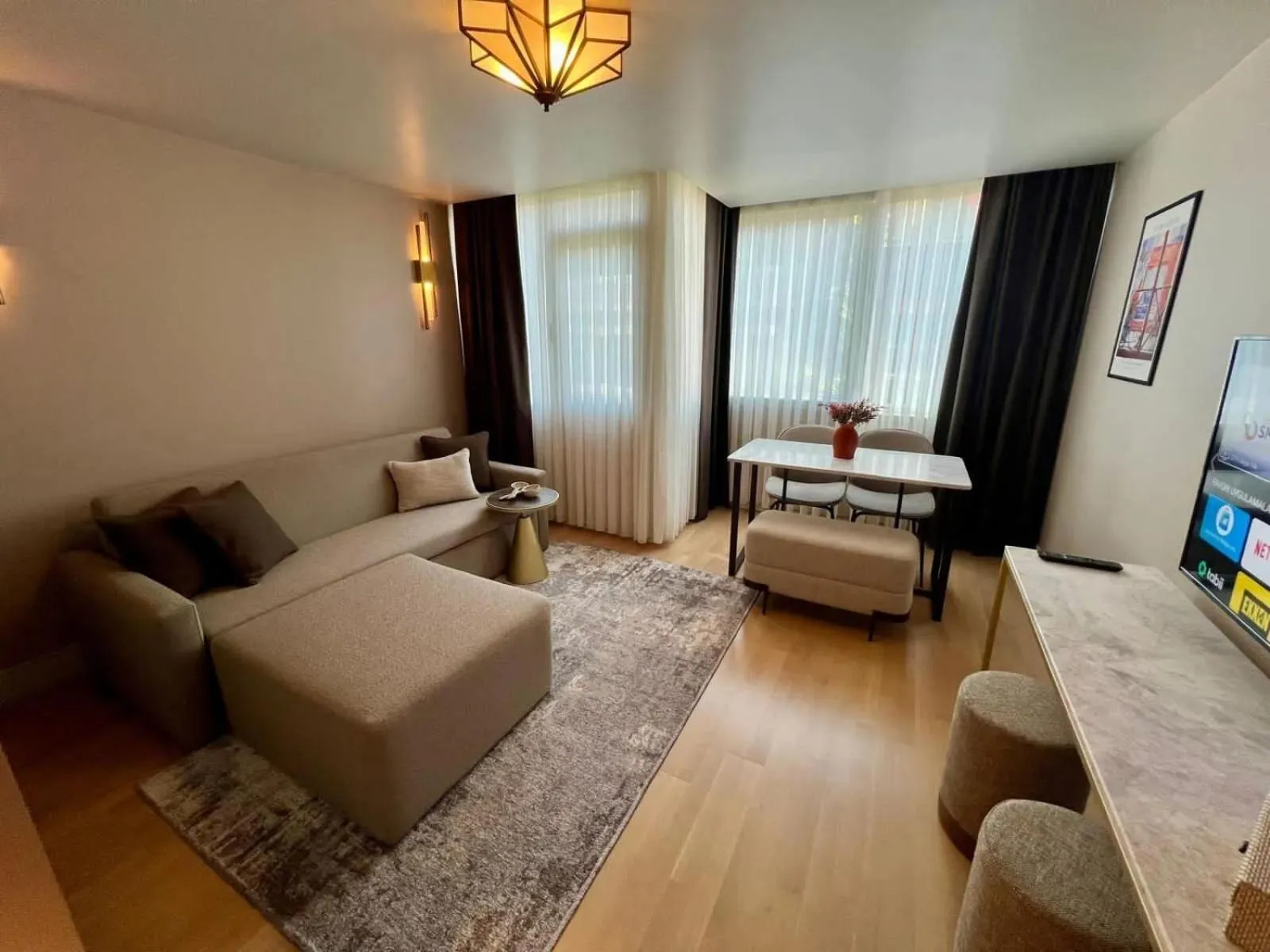 Bed in Weingart Suites Hotel