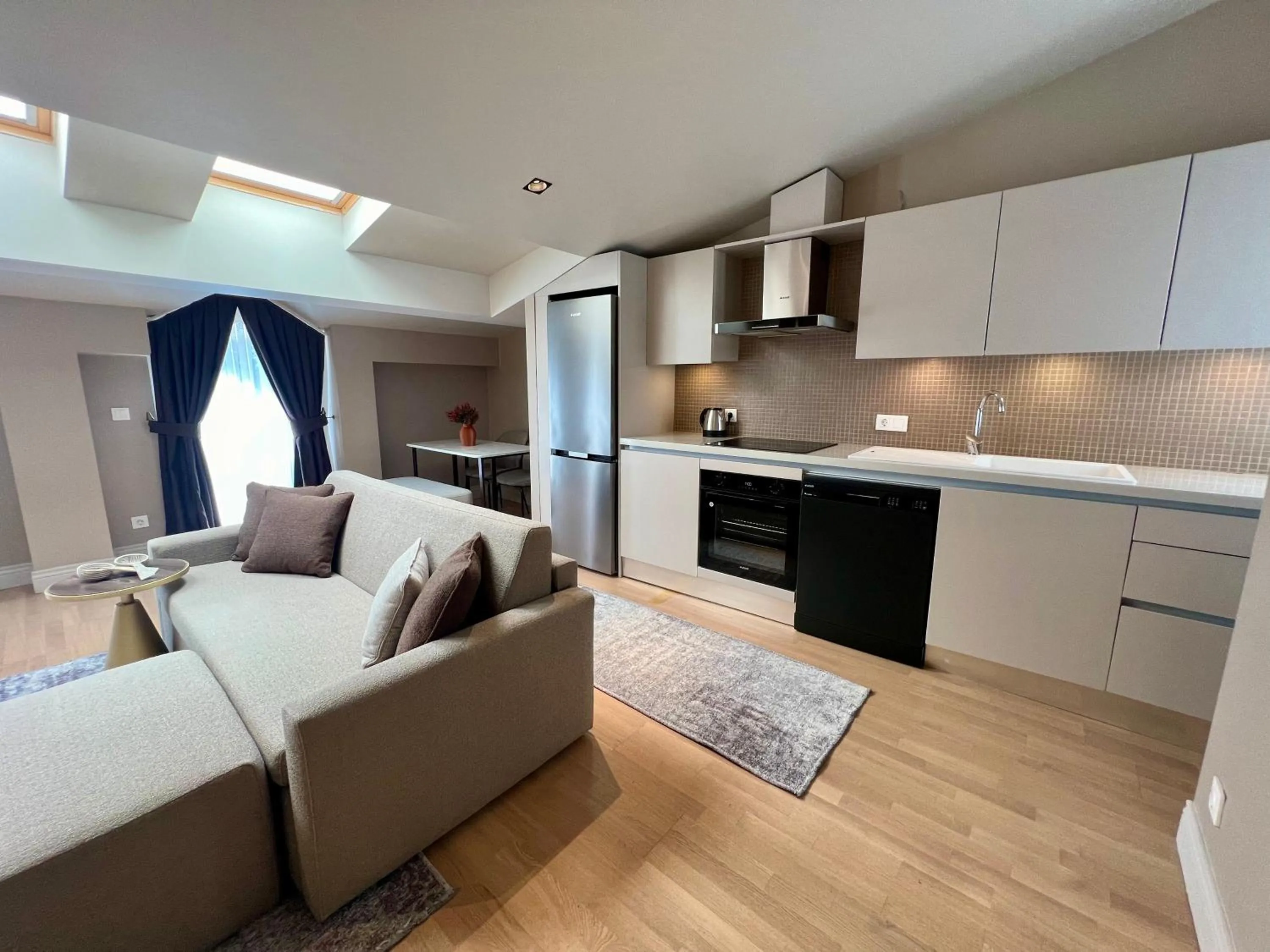 Kitchen or kitchenette in Weingart Suites Hotel