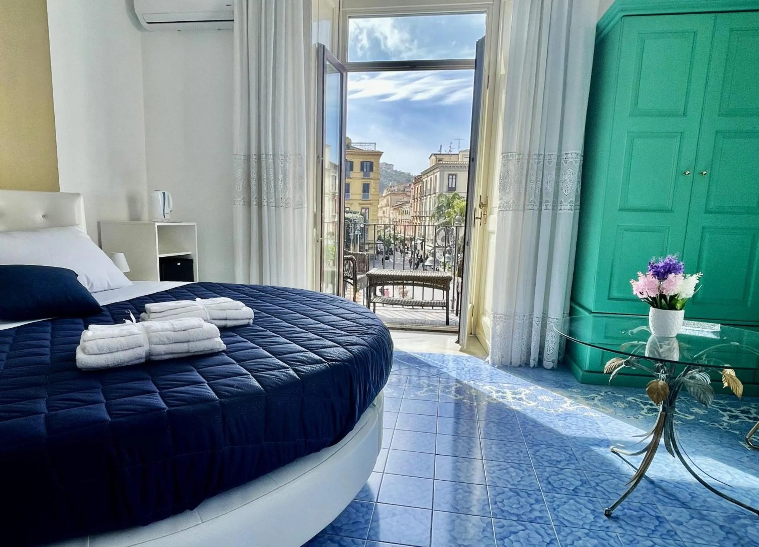 Natural landscape, Bed in Ambasciata Sorrento Relais