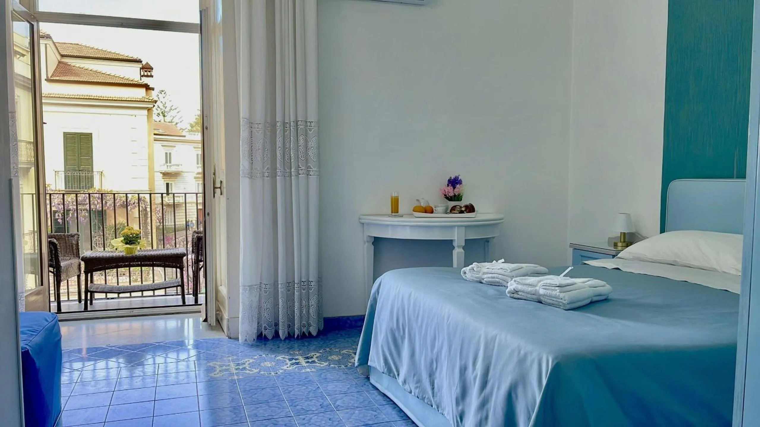 Bed in Ambasciata Sorrento Relais