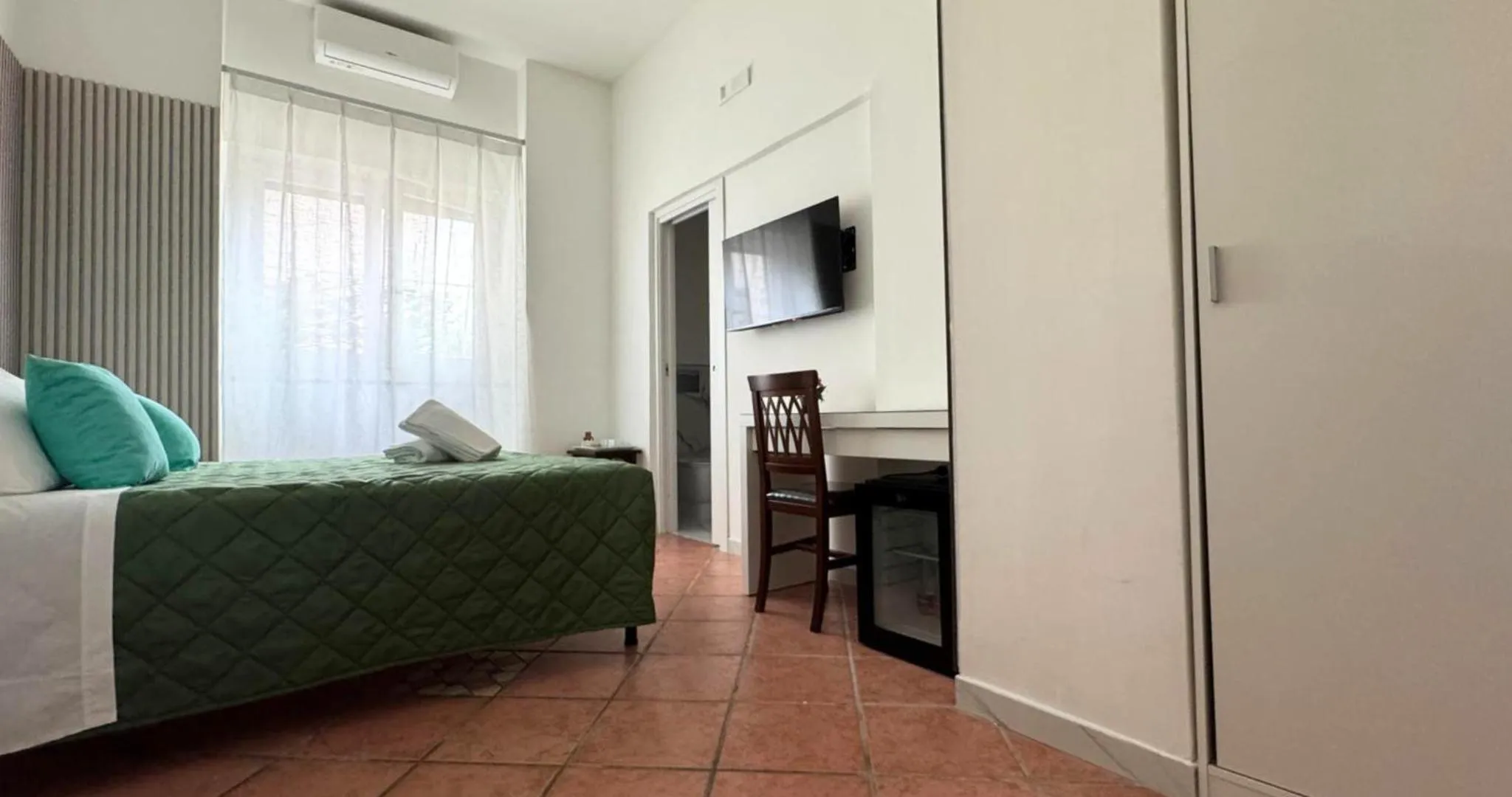 TV and multimedia, Bed in Ambasciata Sorrento Relais