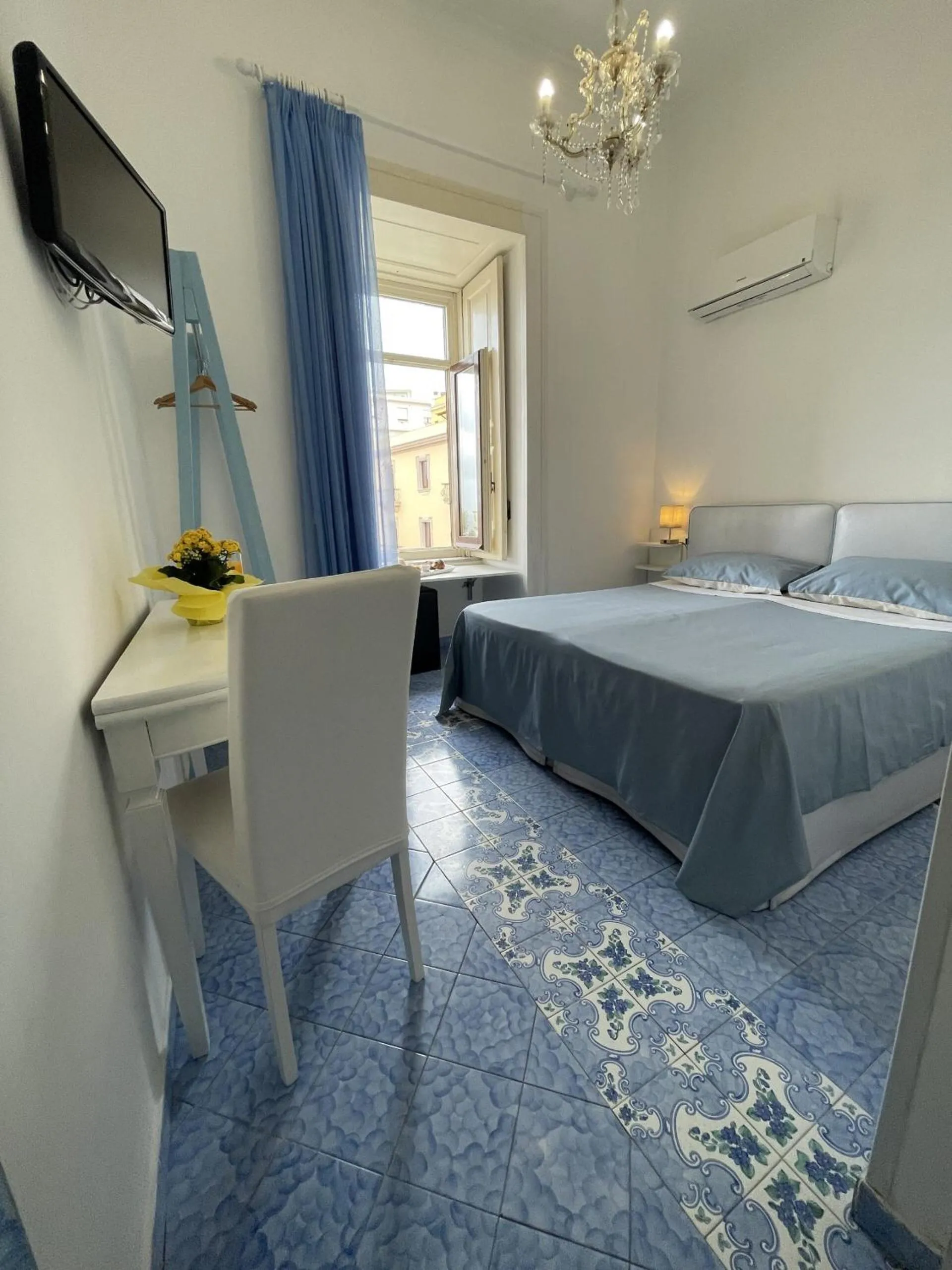 Photo of the whole room, Bed in Ambasciata Sorrento Relais