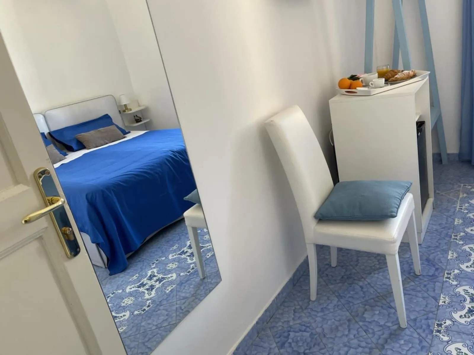 Photo of the whole room, Bed in Ambasciata Sorrento Relais