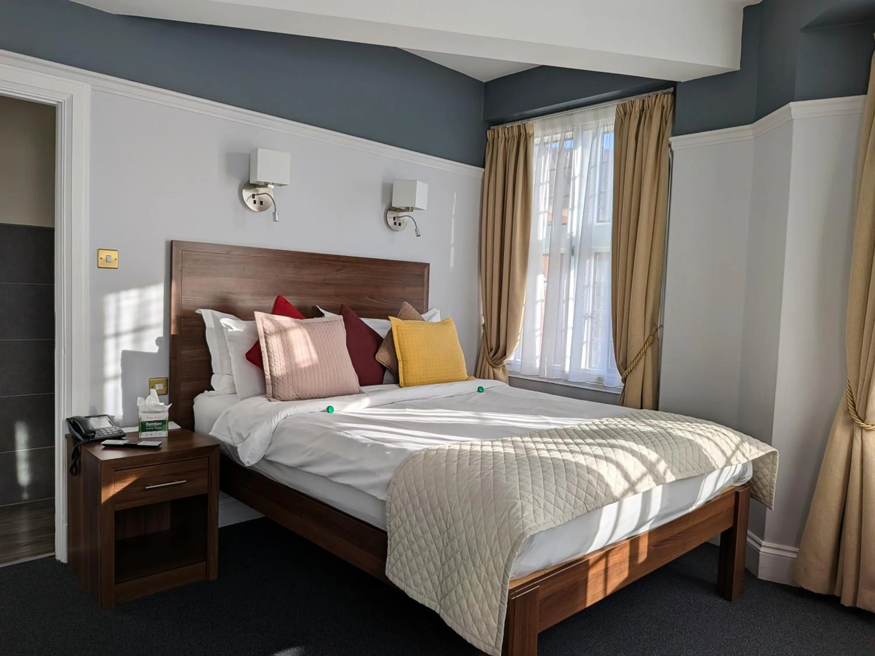 Bedroom, Bed in Royal Oxford Hotel