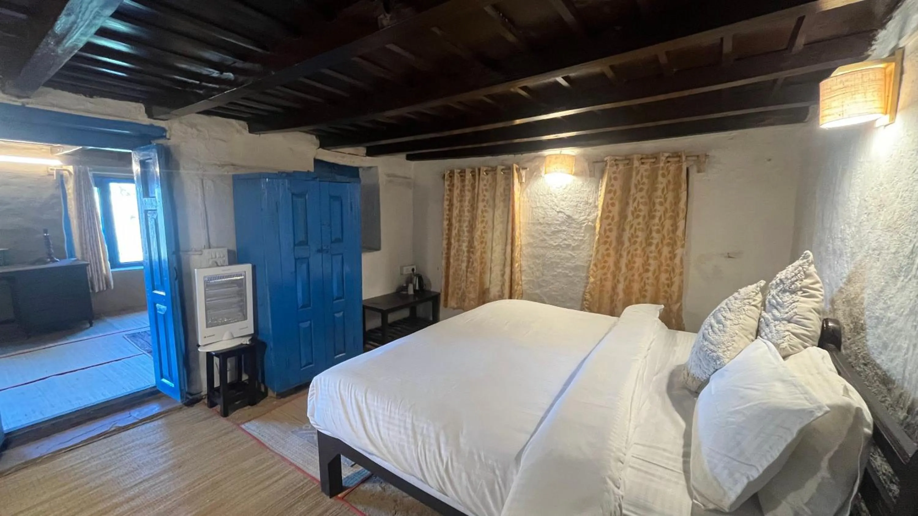 Bed in Burans Kot Heritage Home - Ramgarh