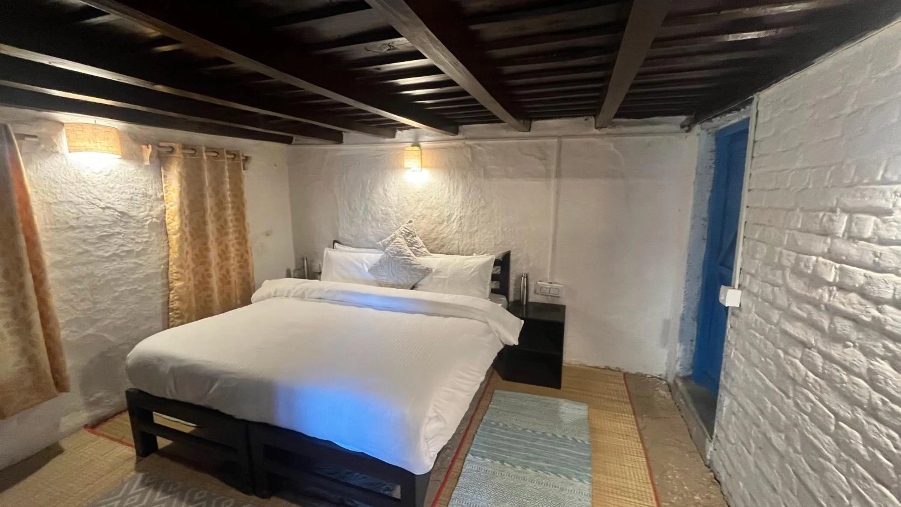 Bed in Burans Kot Heritage Home - Ramgarh