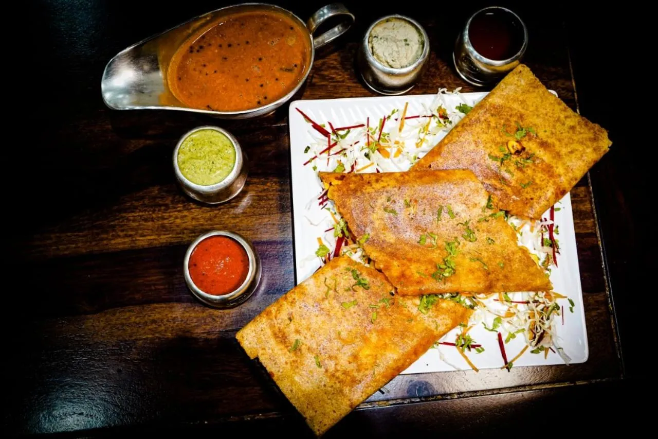 Restaurant/places to eat in Hotel The Royal Courtyard