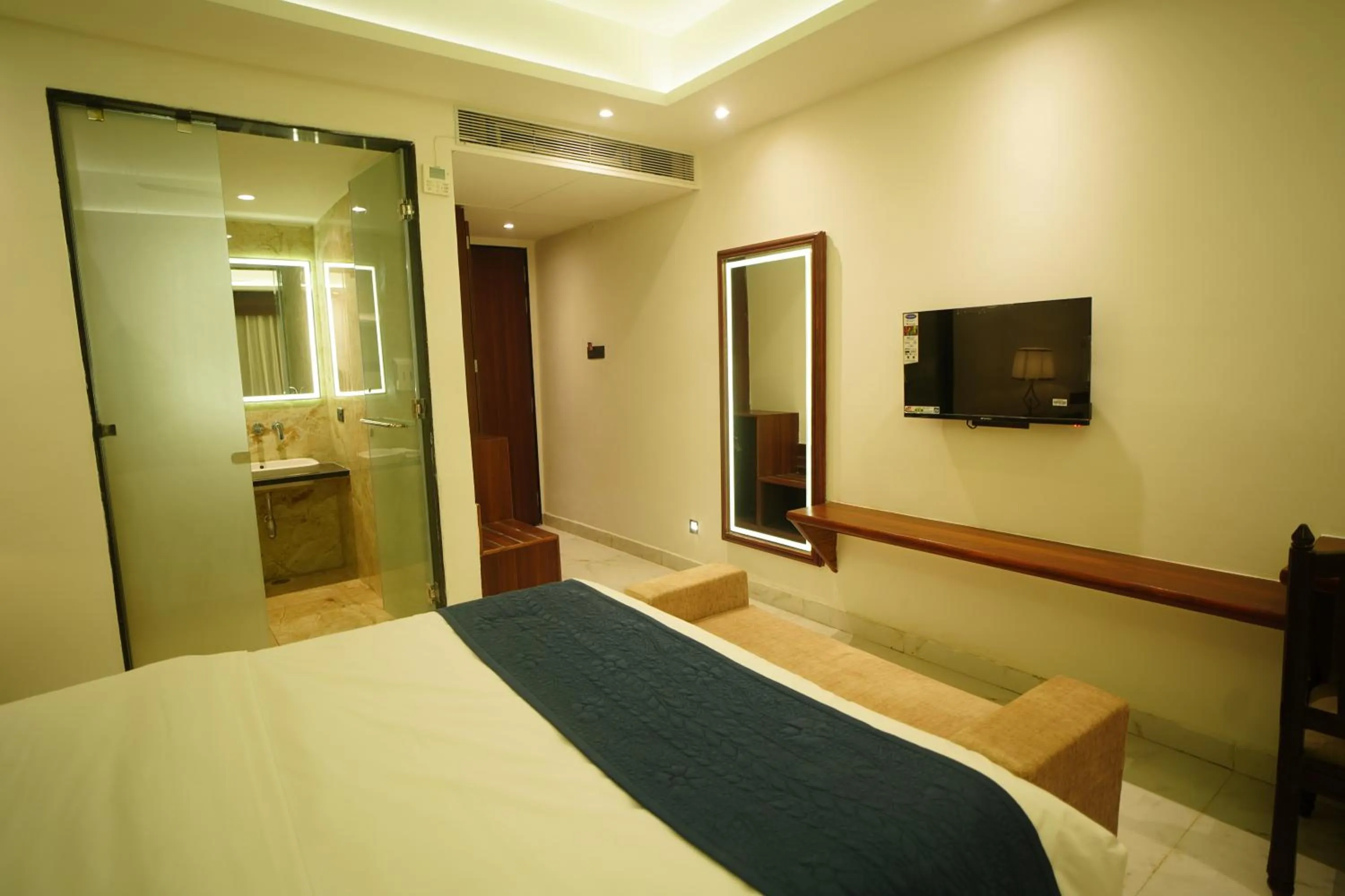 View (from property/room), Bed in HOTEL PRAHLAD INN