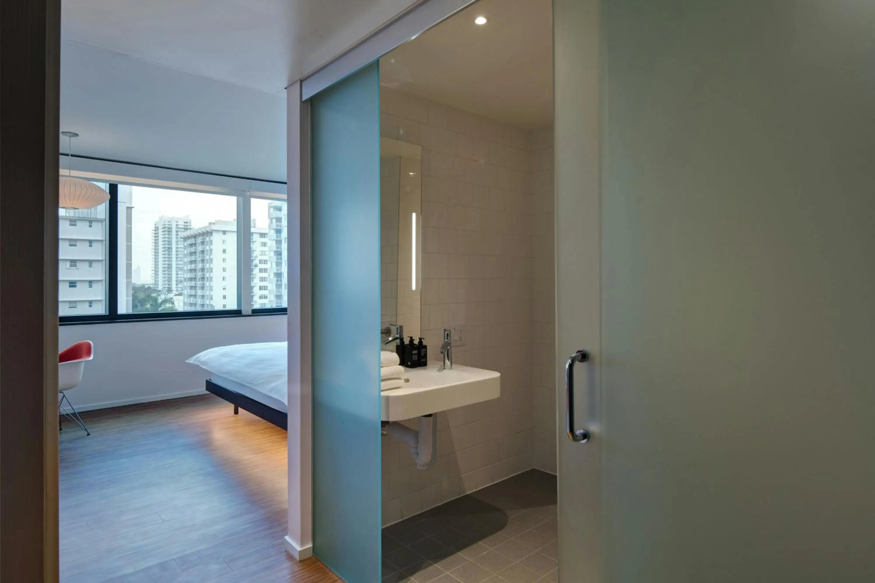 Bedroom, Bed in citizenM Miami South Beach