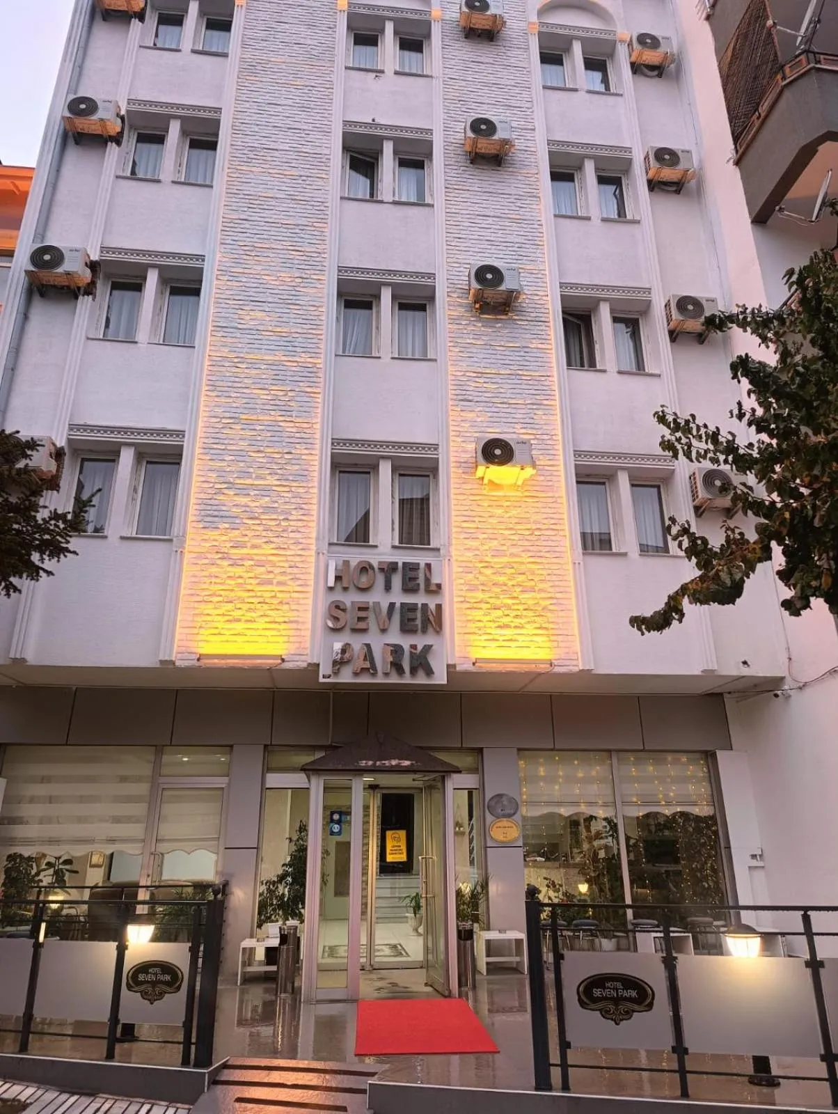 Property building in HOTEL SEVEN PARK