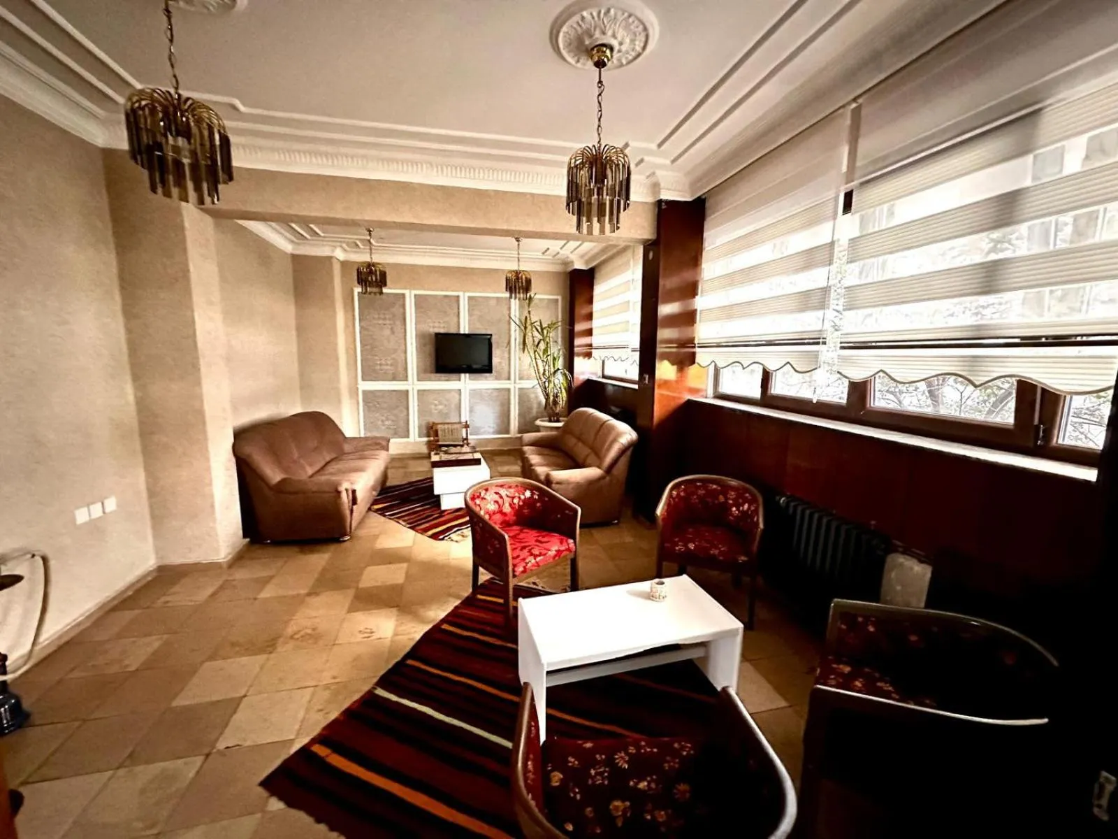 Communal lounge/ TV room in HOTEL SEVEN PARK