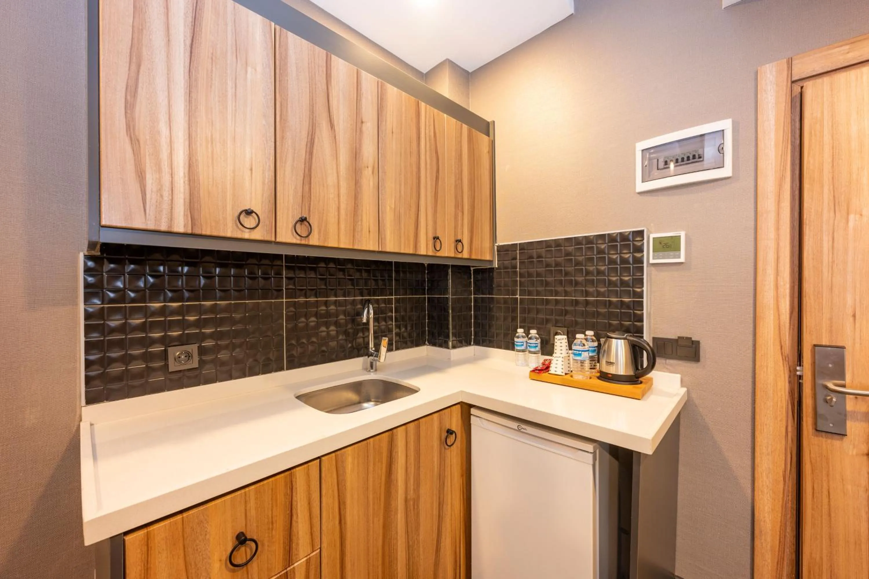 Kitchen or kitchenette in The Nirvanas Hotel