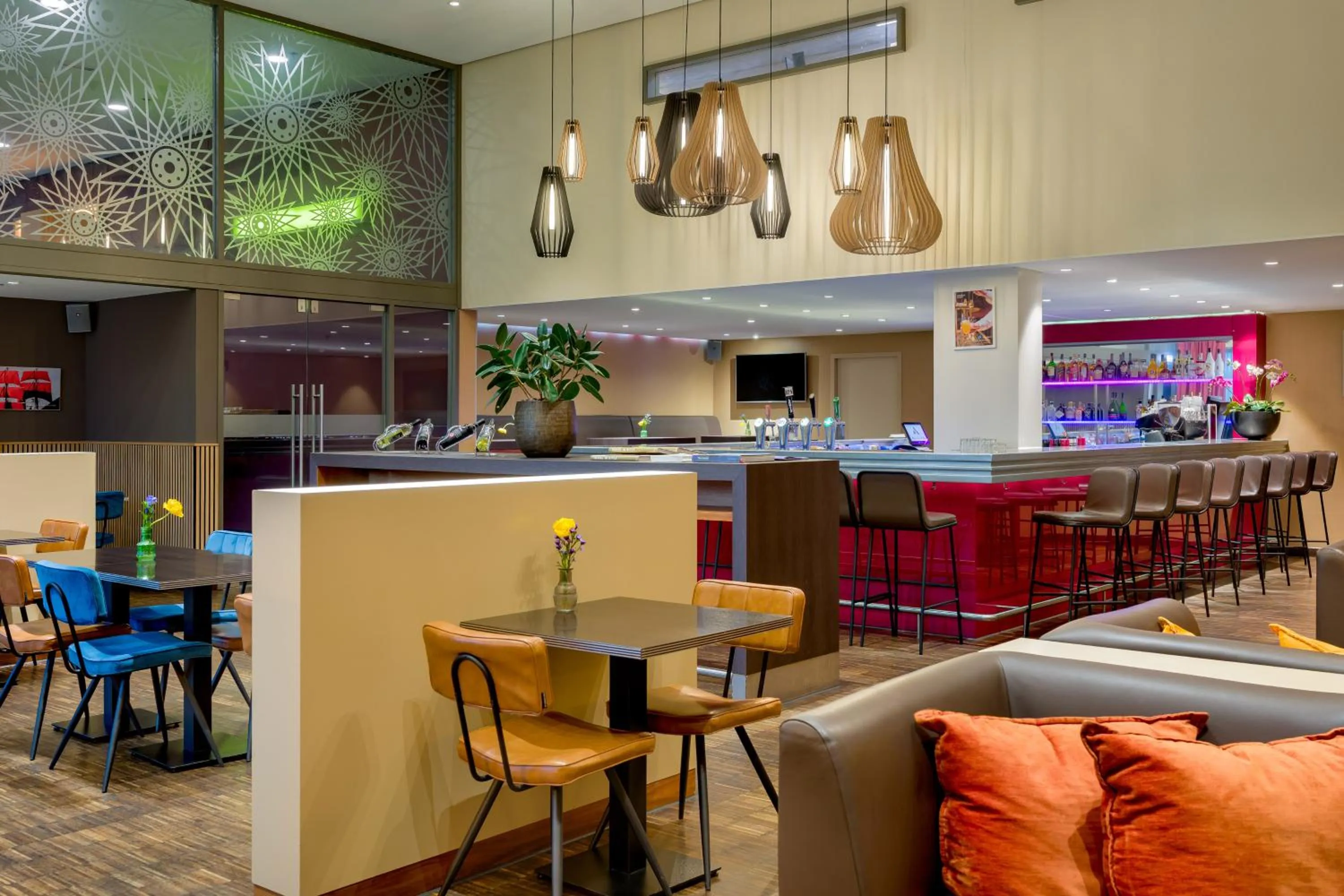 Lounge or bar in Mövenpick Hotel Amsterdam City Centre