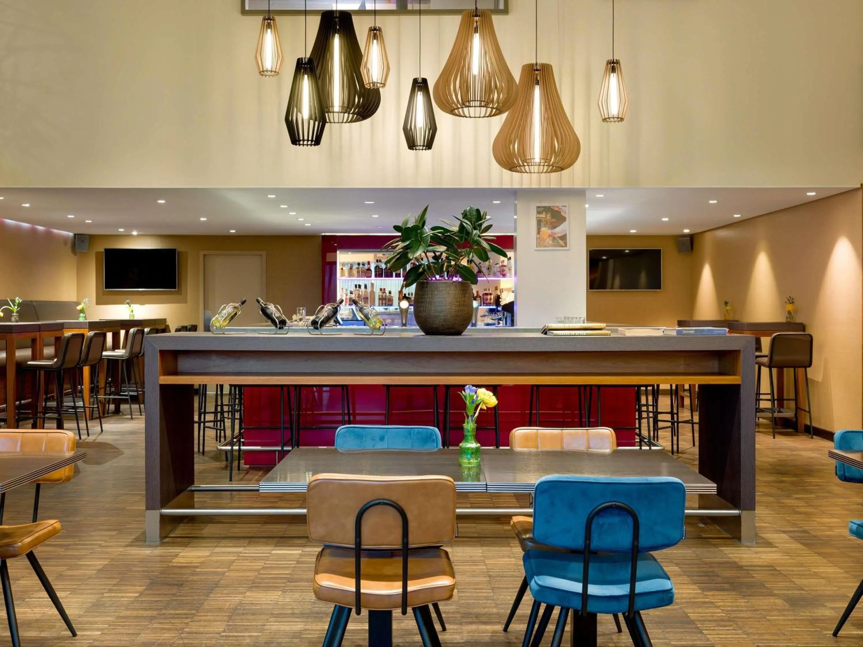 Lounge or bar in Mövenpick Hotel Amsterdam City Centre