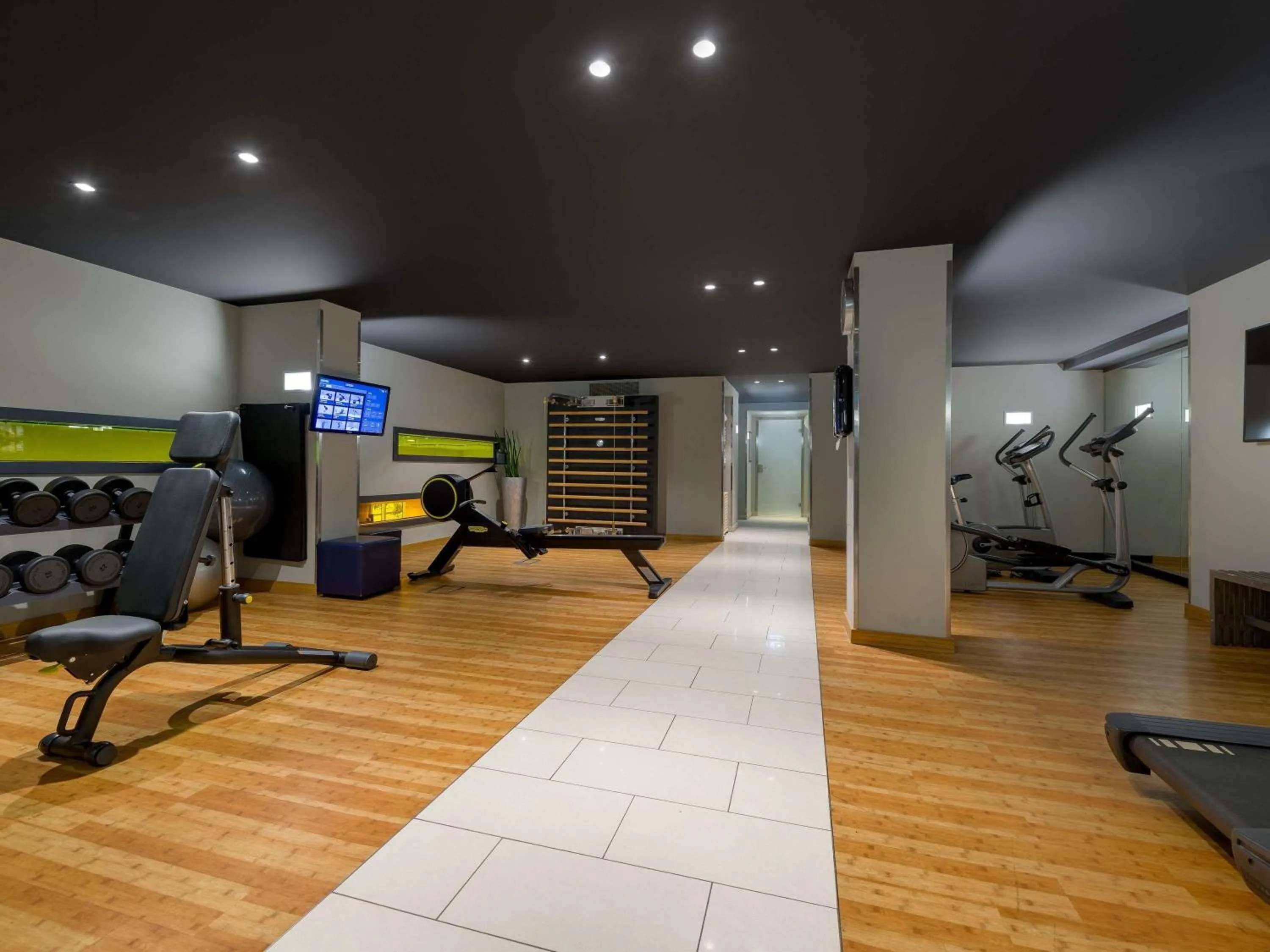 Fitness centre/facilities in Mövenpick Hotel Amsterdam City Centre