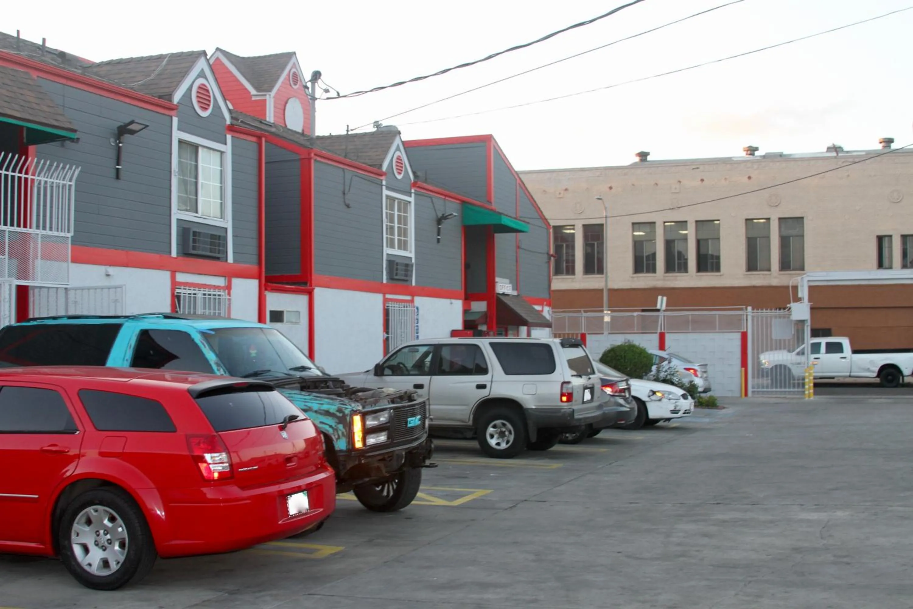 Parking in Broadway Inn Motel