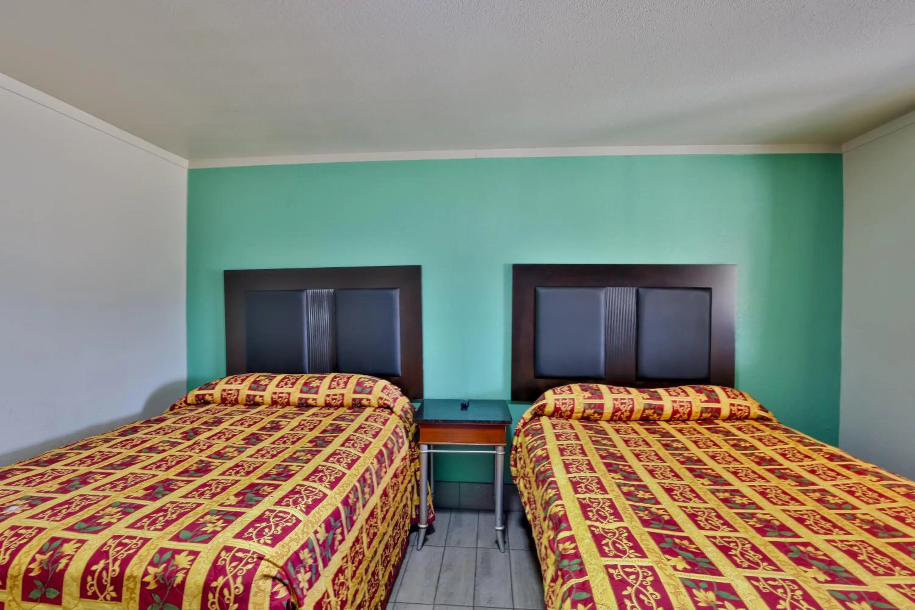 Bed in EL TEJAS MOTEL