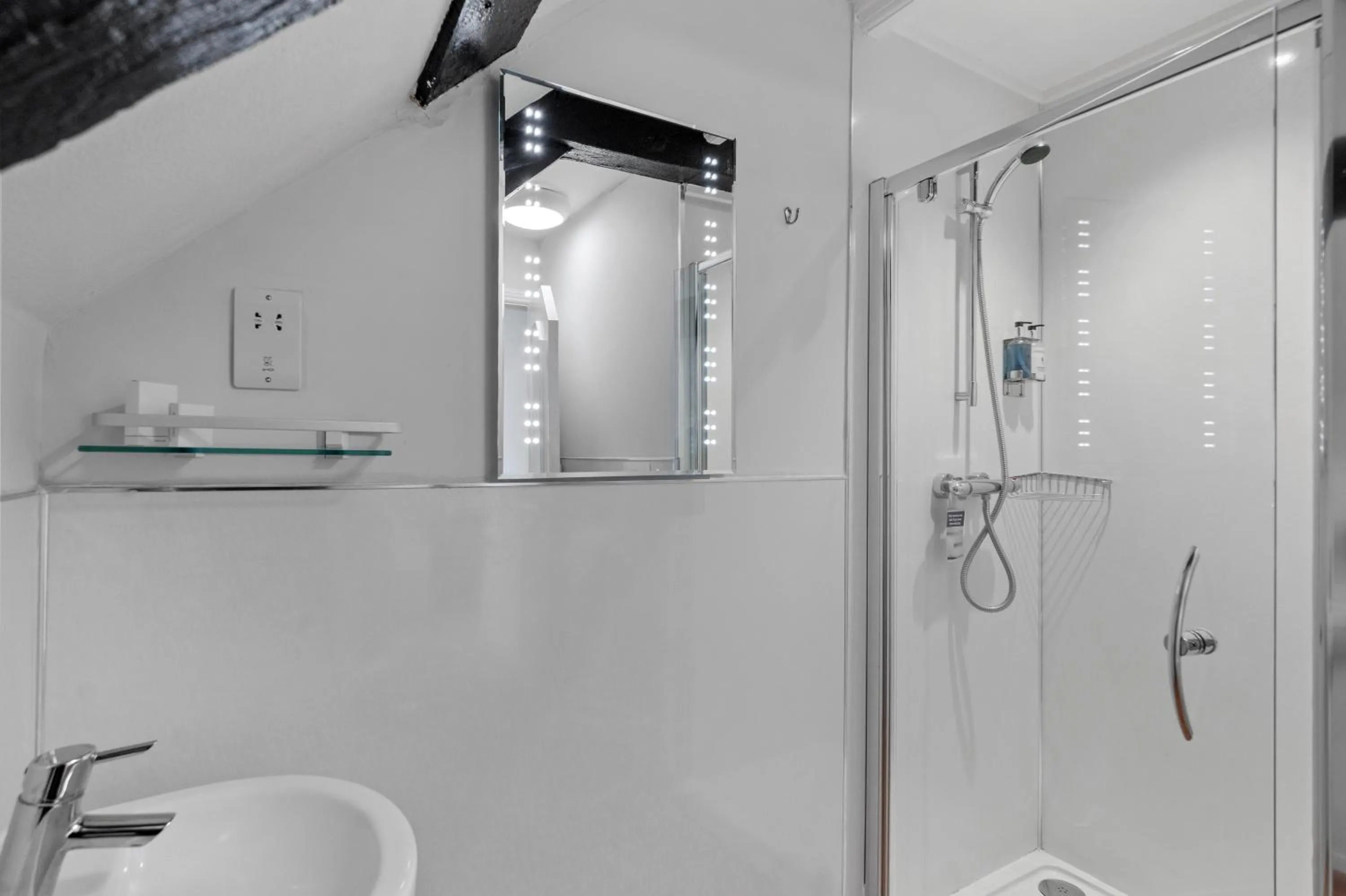 Bathroom in Best Western Wessex Royale Hotel Dorchester