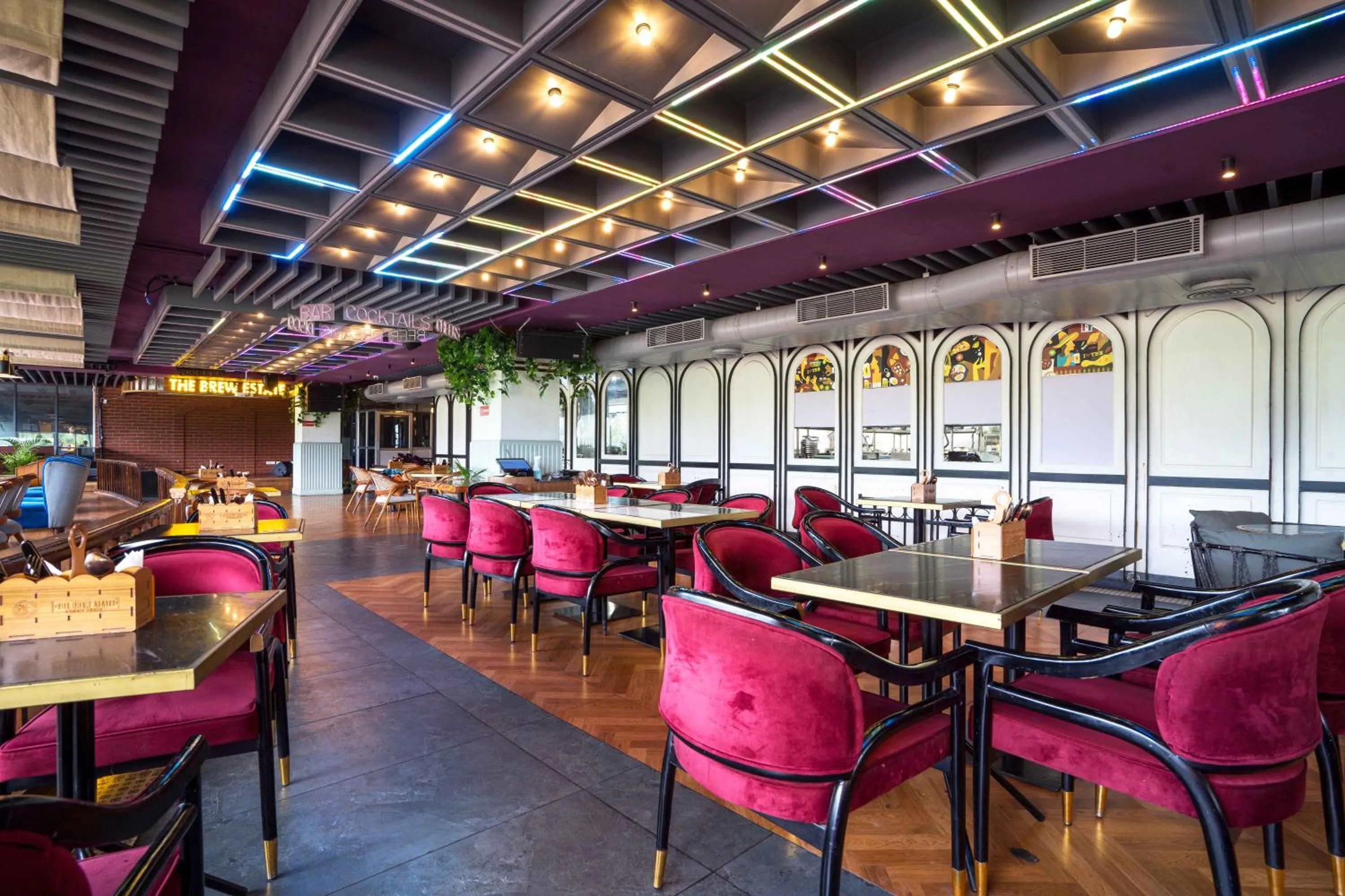 Restaurant/places to eat in Treebo White Sand