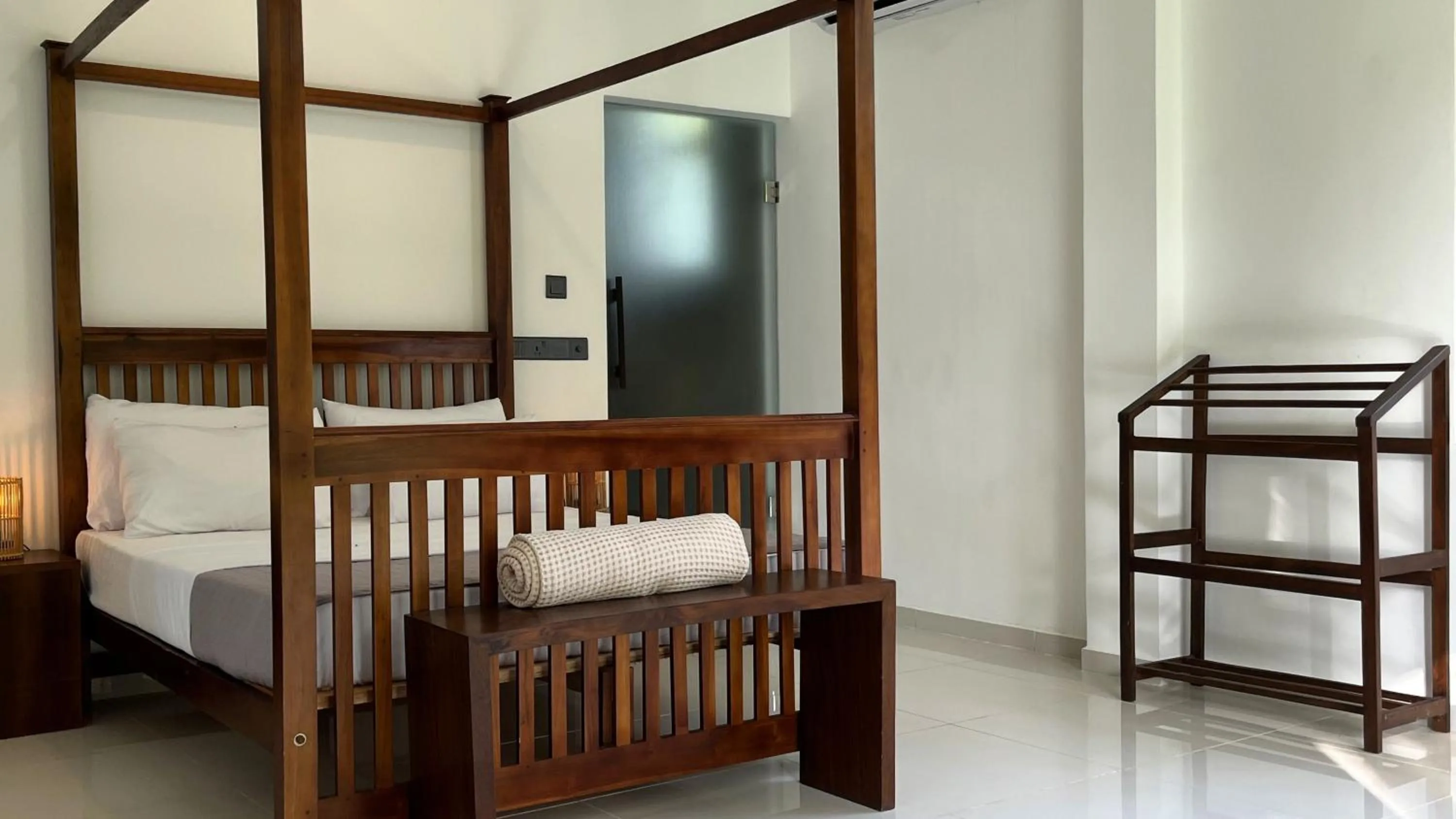 Bed in Shades Hotel & Villa