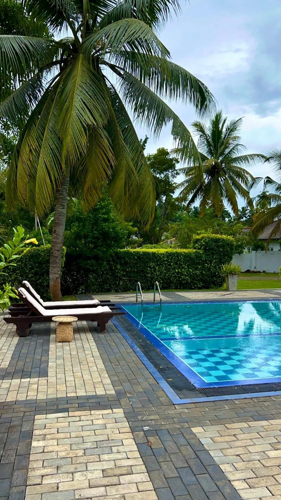 Day in Shades Hotel & Villa