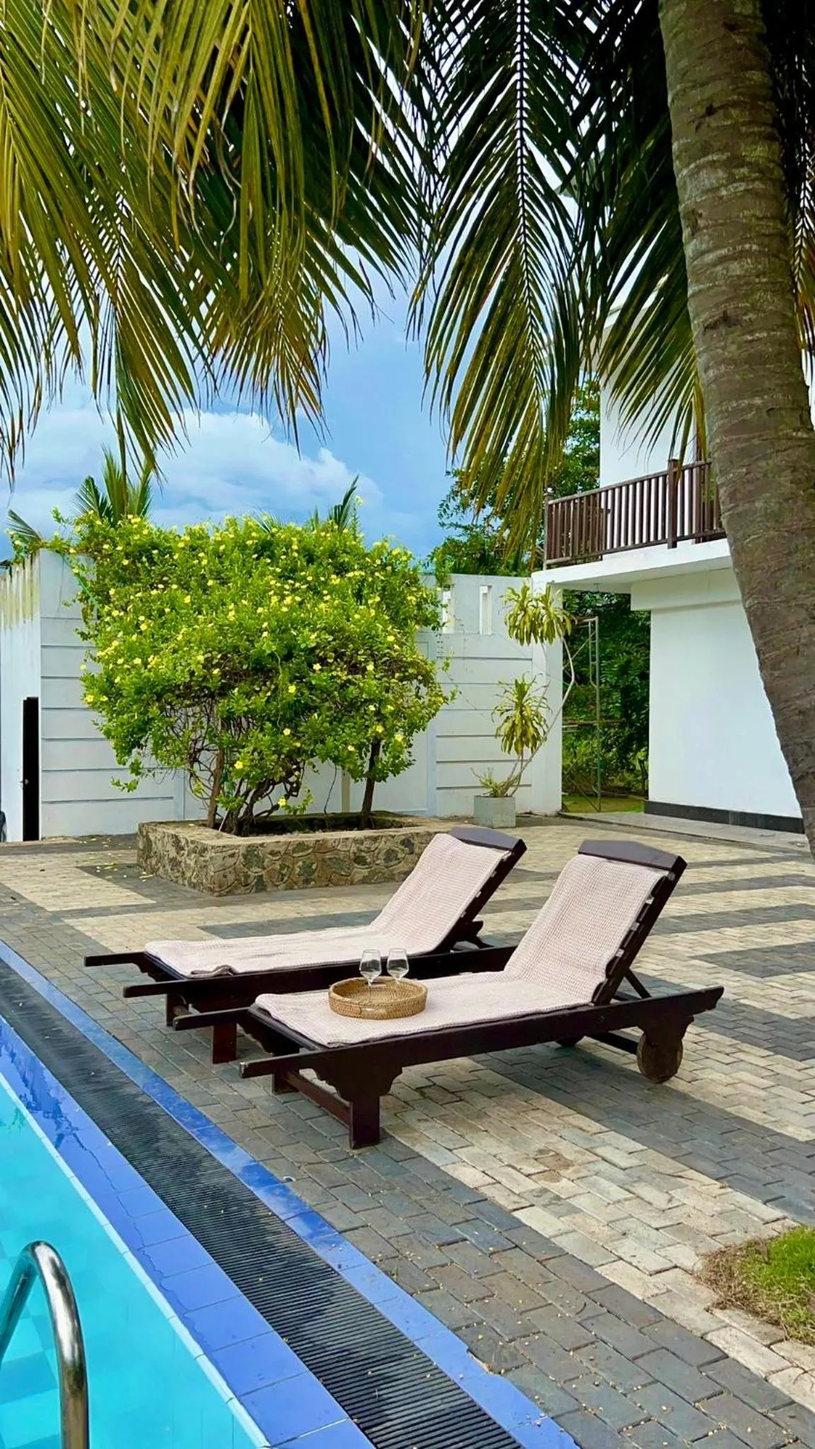 Day in Shades Hotel & Villa