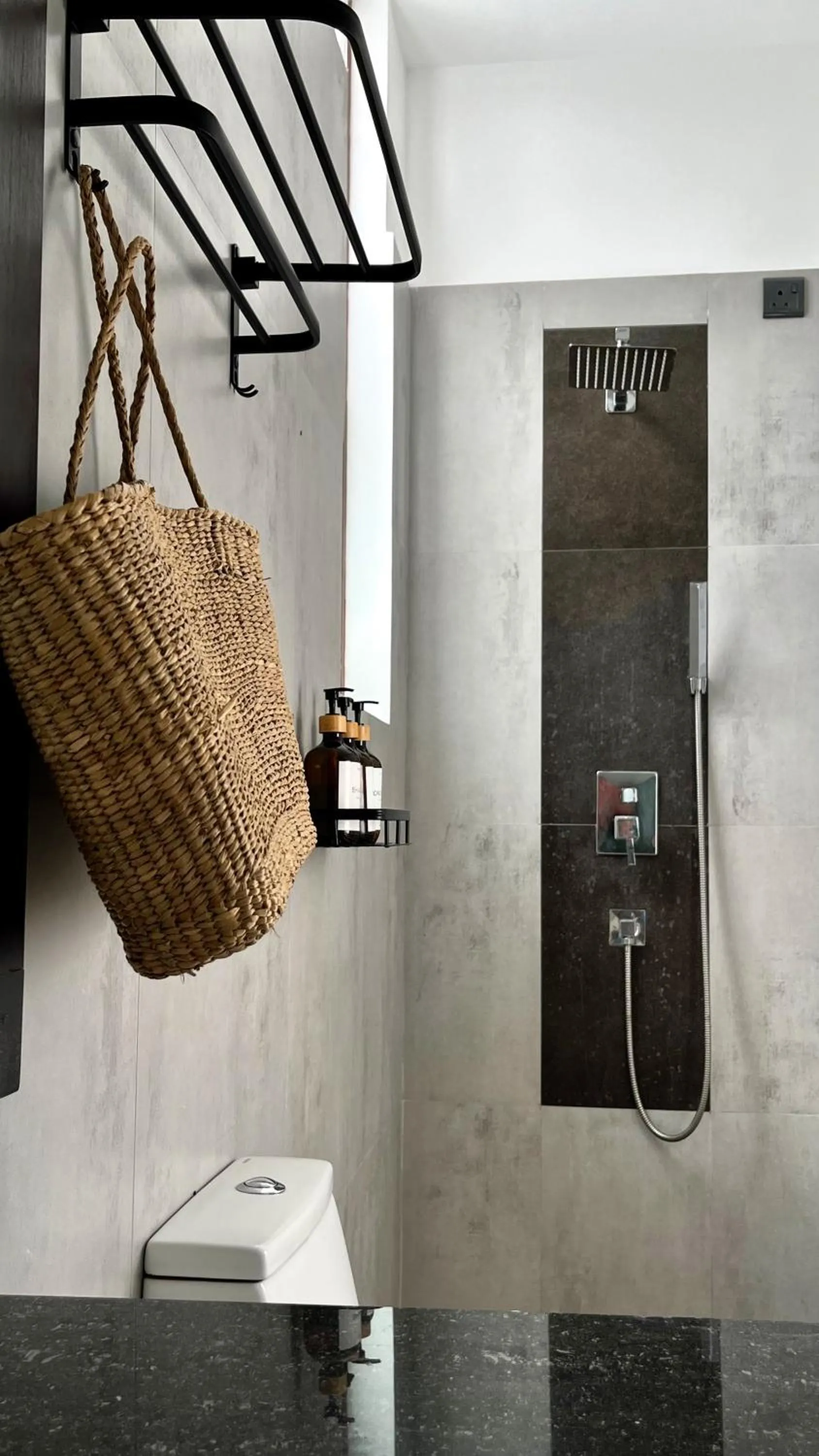 Shower in Shades Hotel & Villa