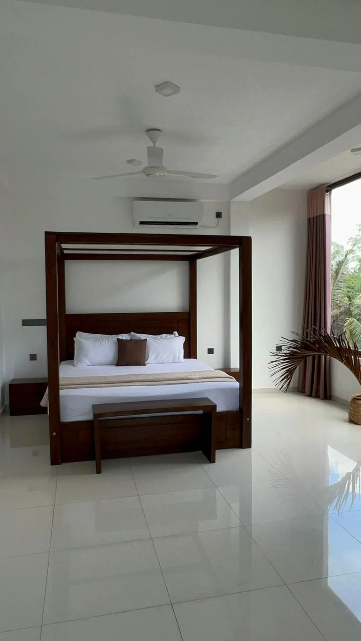 Bed in Shades Hotel & Villa