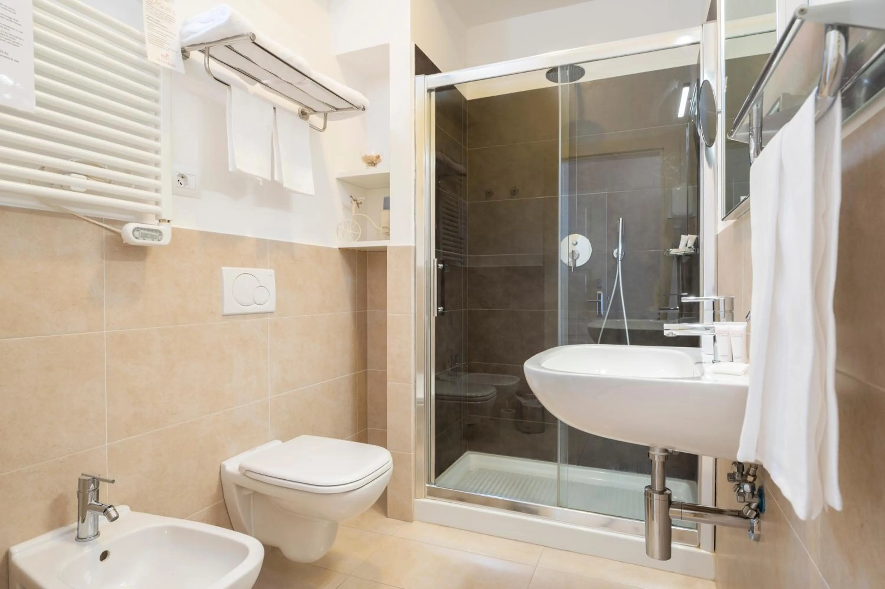 Shower in Hotel Villa Sirena Numana