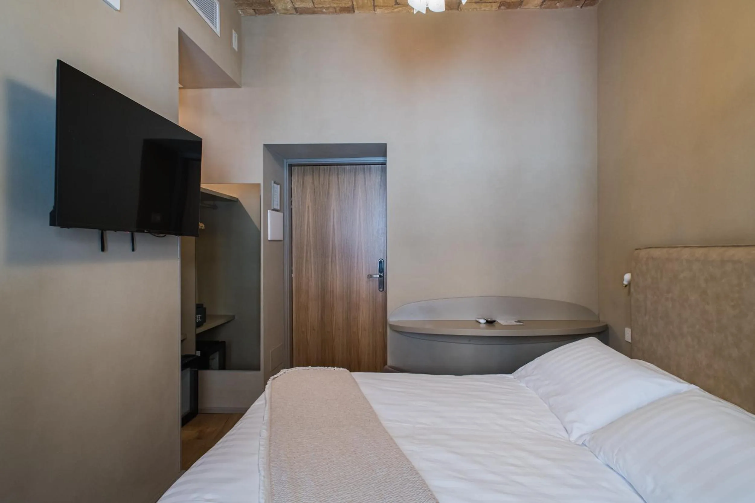 Bed in 163 BOUTIQUE HOTEL