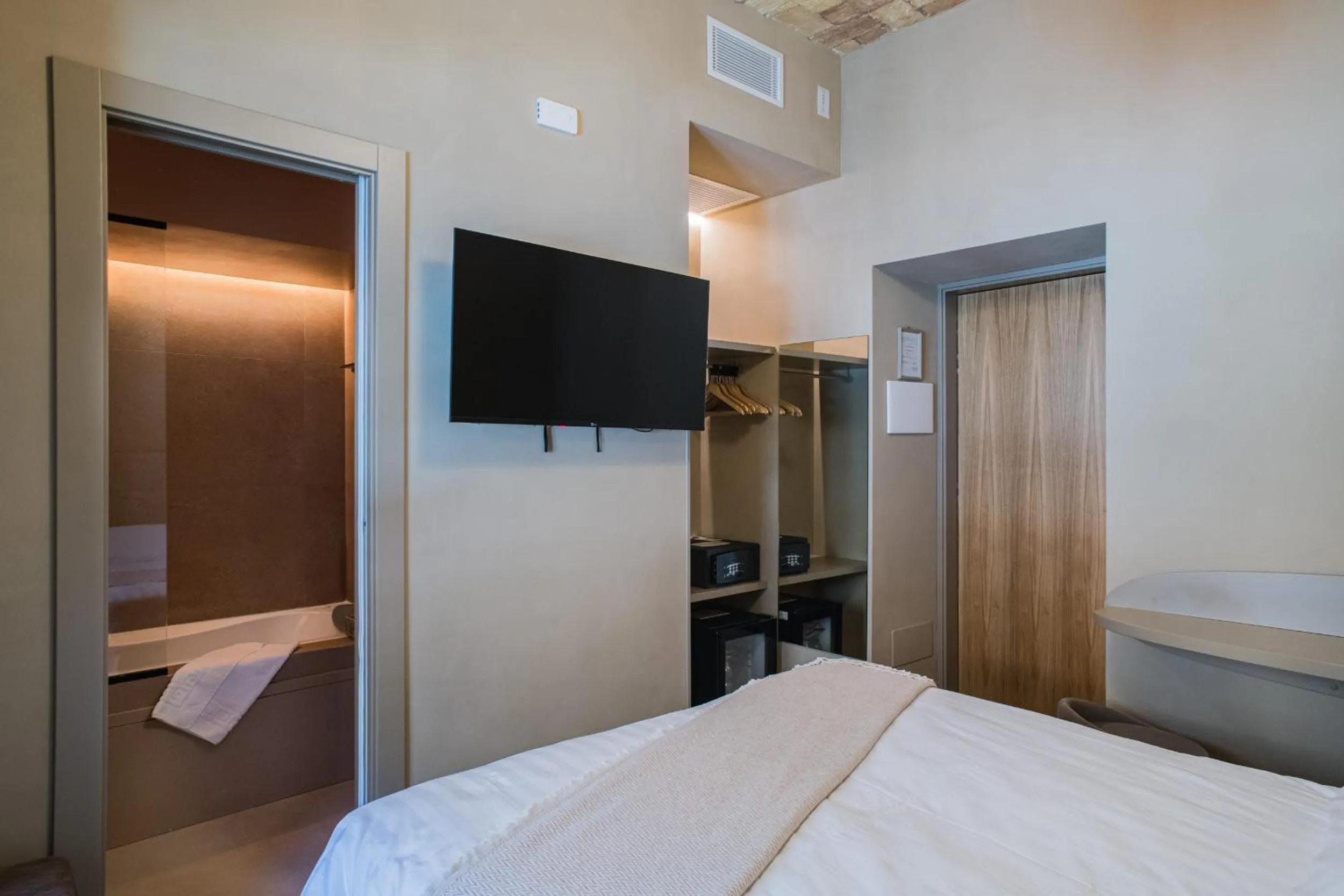 Bed in 163 BOUTIQUE HOTEL