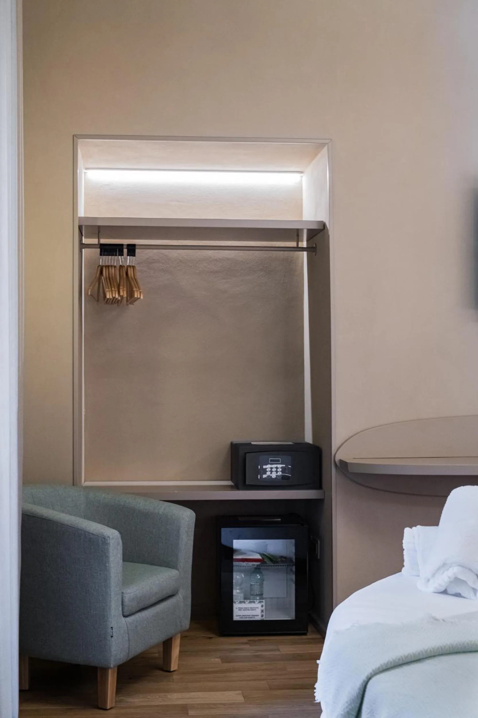 TV and multimedia, Bed in 163 BOUTIQUE HOTEL