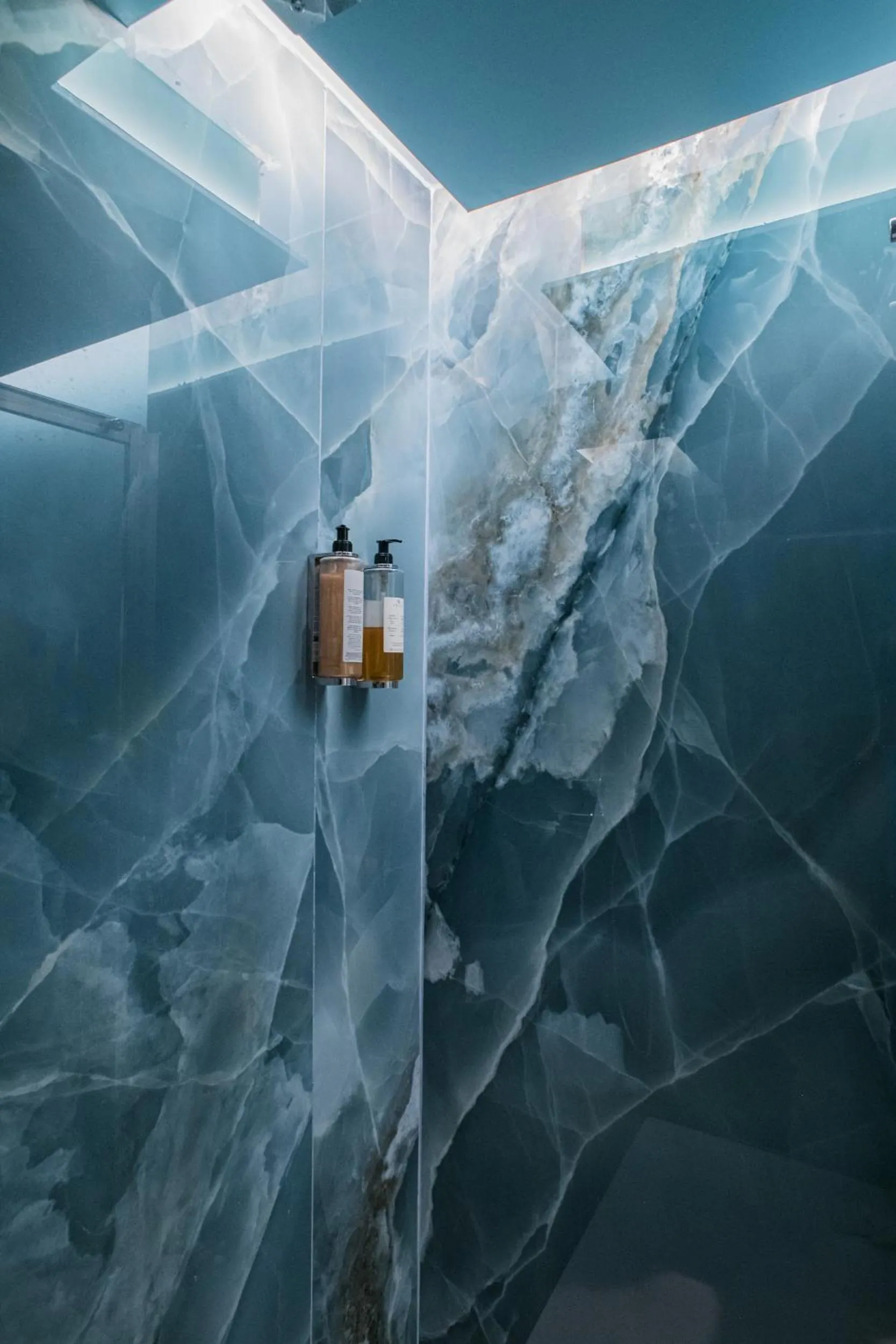 Shower in 163 BOUTIQUE HOTEL