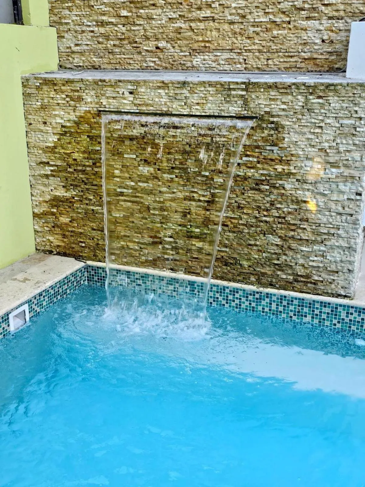 Swimming pool in Hotelito Bonito Eli & Edw