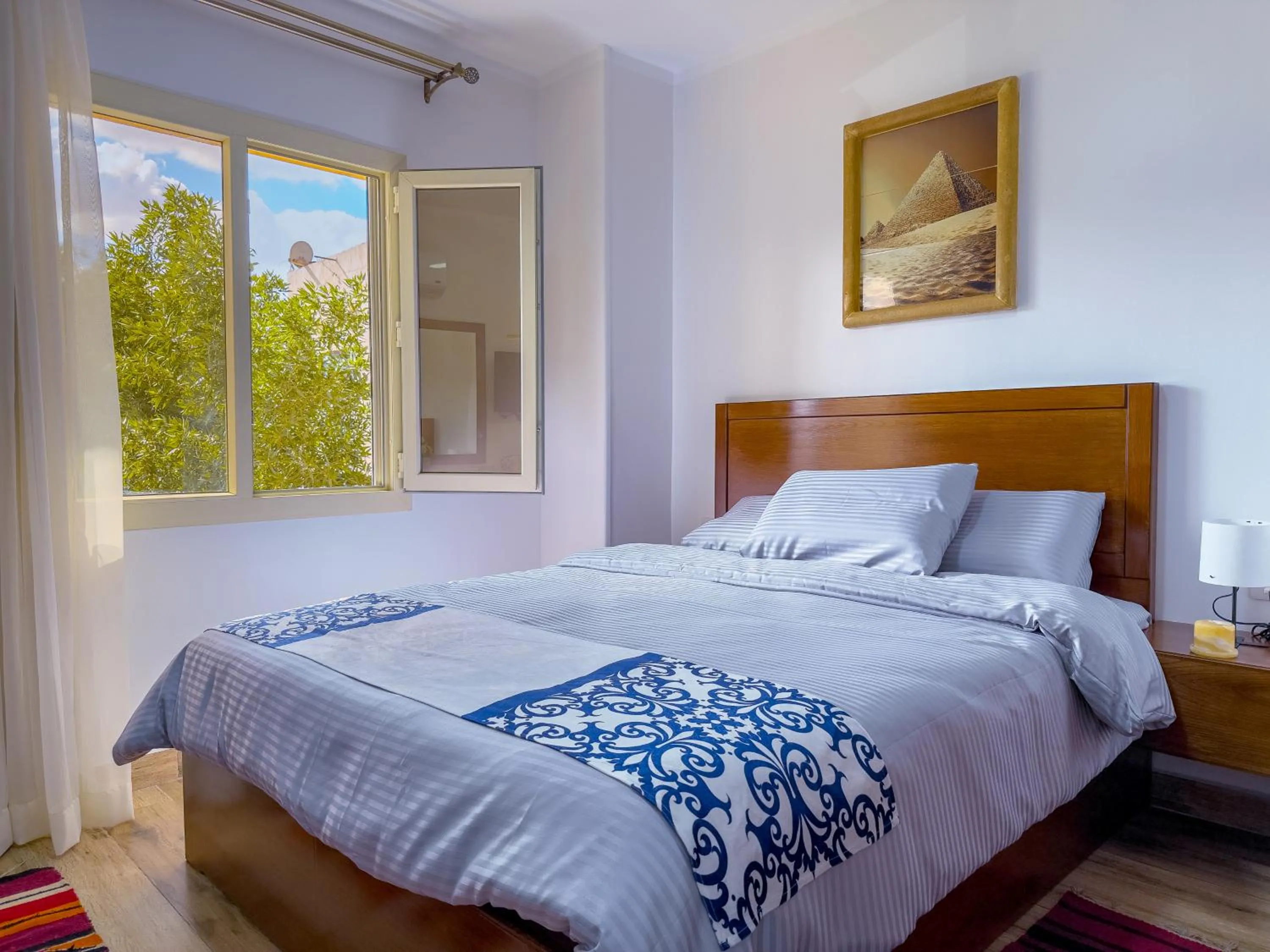 Bed in Royal Crown Hotel Giza Pyramids View