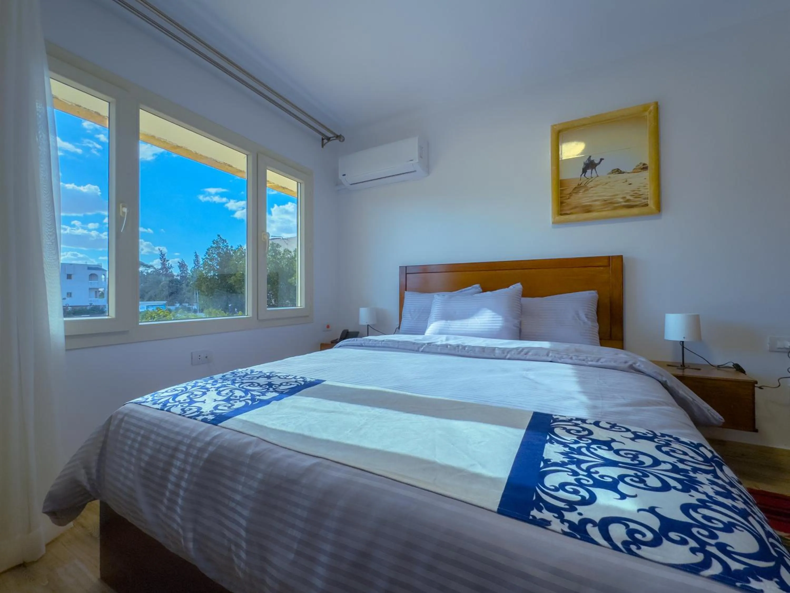 Bed in Royal Crown Hotel Giza Pyramids View