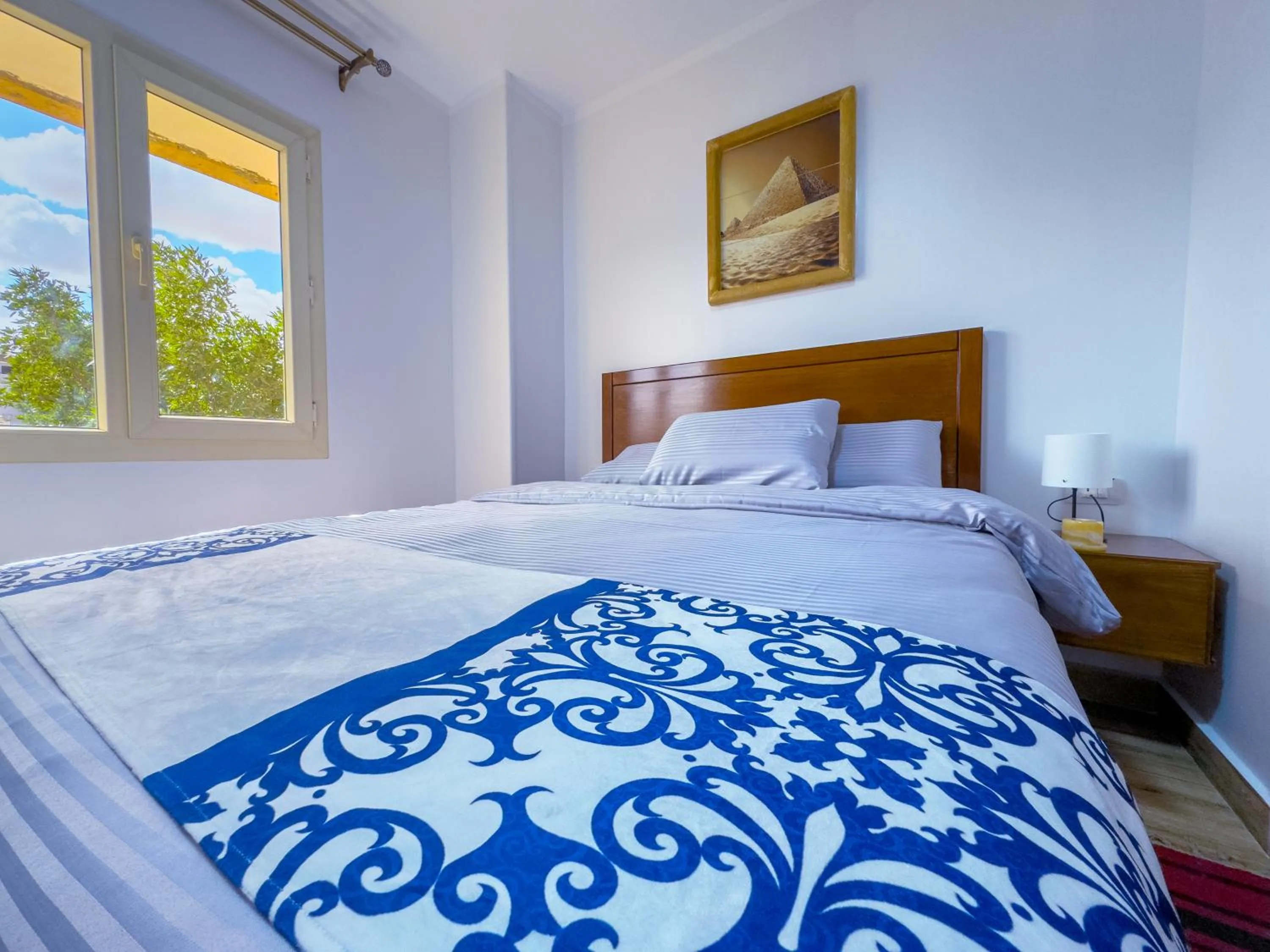 Bed in Royal Crown Hotel Giza Pyramids View